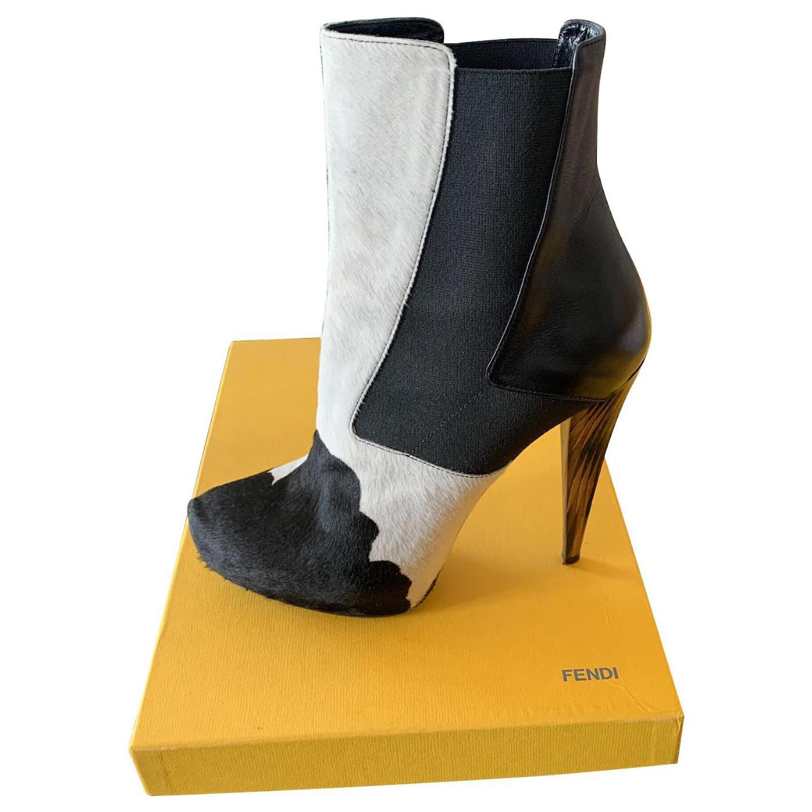 Fendi tacco stampato in pelle di mucca tacco bianco e nero intagliato  ref.132122 - Joli Closet