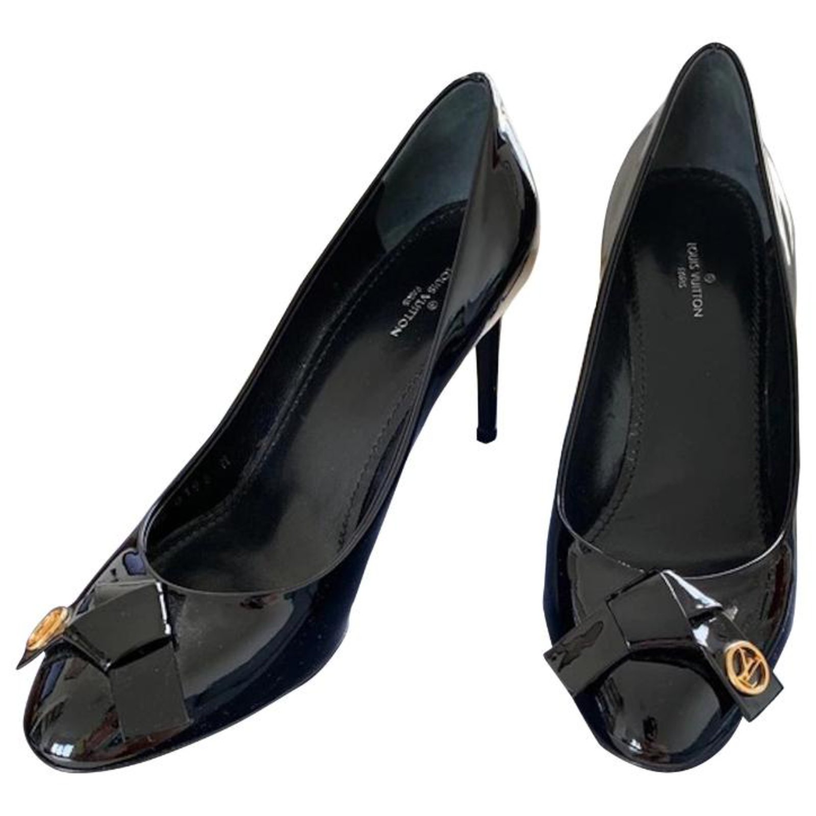 Sold at Auction: Louis Vuitton, LOUIS VUITTON PAIRE D'ESCARPINS en cuir  glacé noir (Pointure 38 1/2) PAIR of black glazed leather PUMPS (Size 38  1/2)