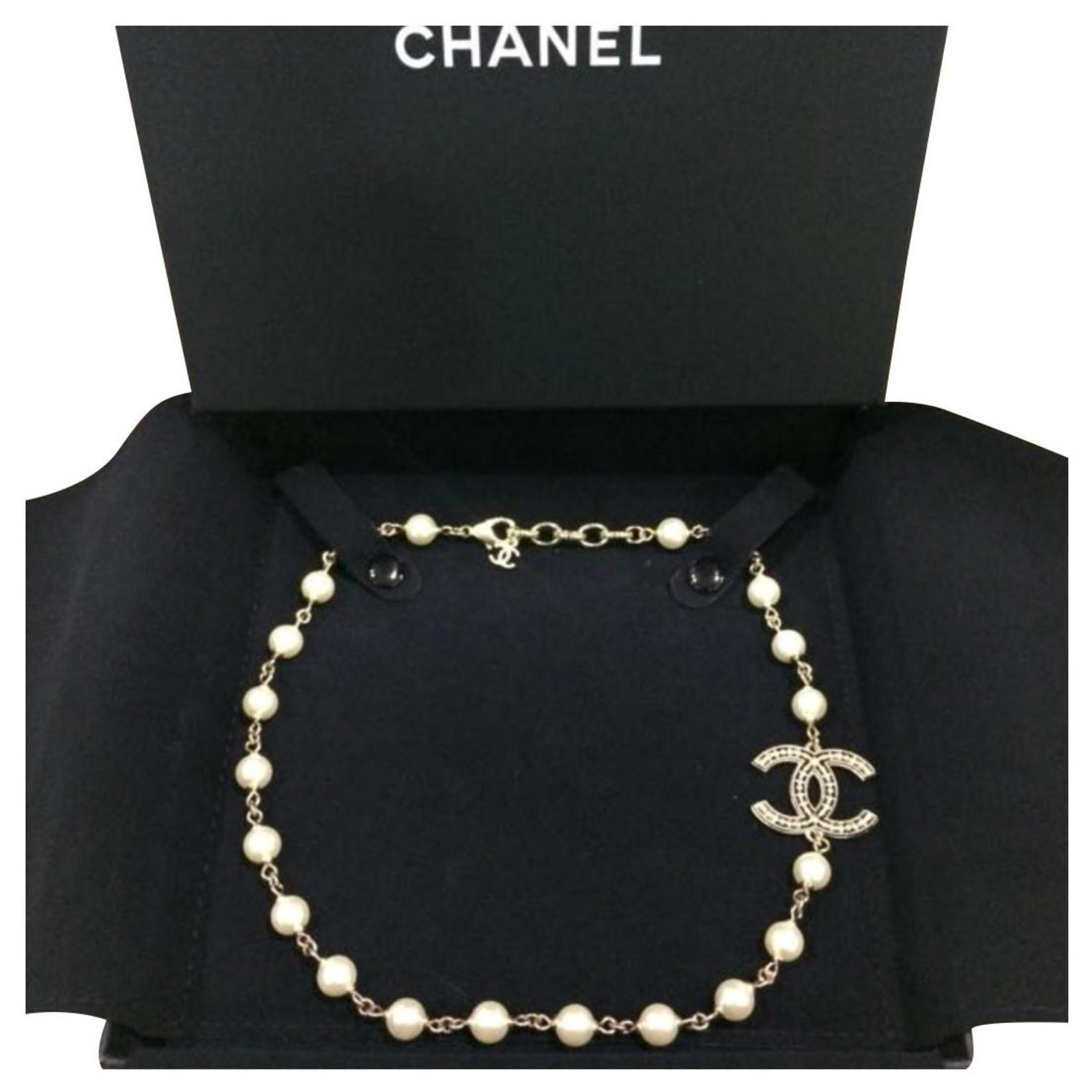 Chanel Short Pearl Necklace World CC  islamiyyatcom