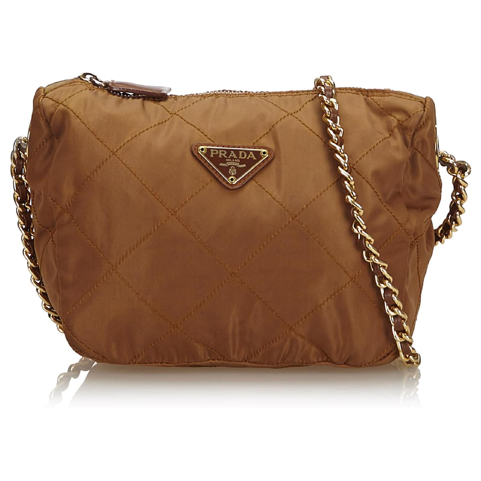 Bolso bandolera de cadena de nylon acolchado marrón Prada Castaño Paño  ref.141003 - Joli Closet