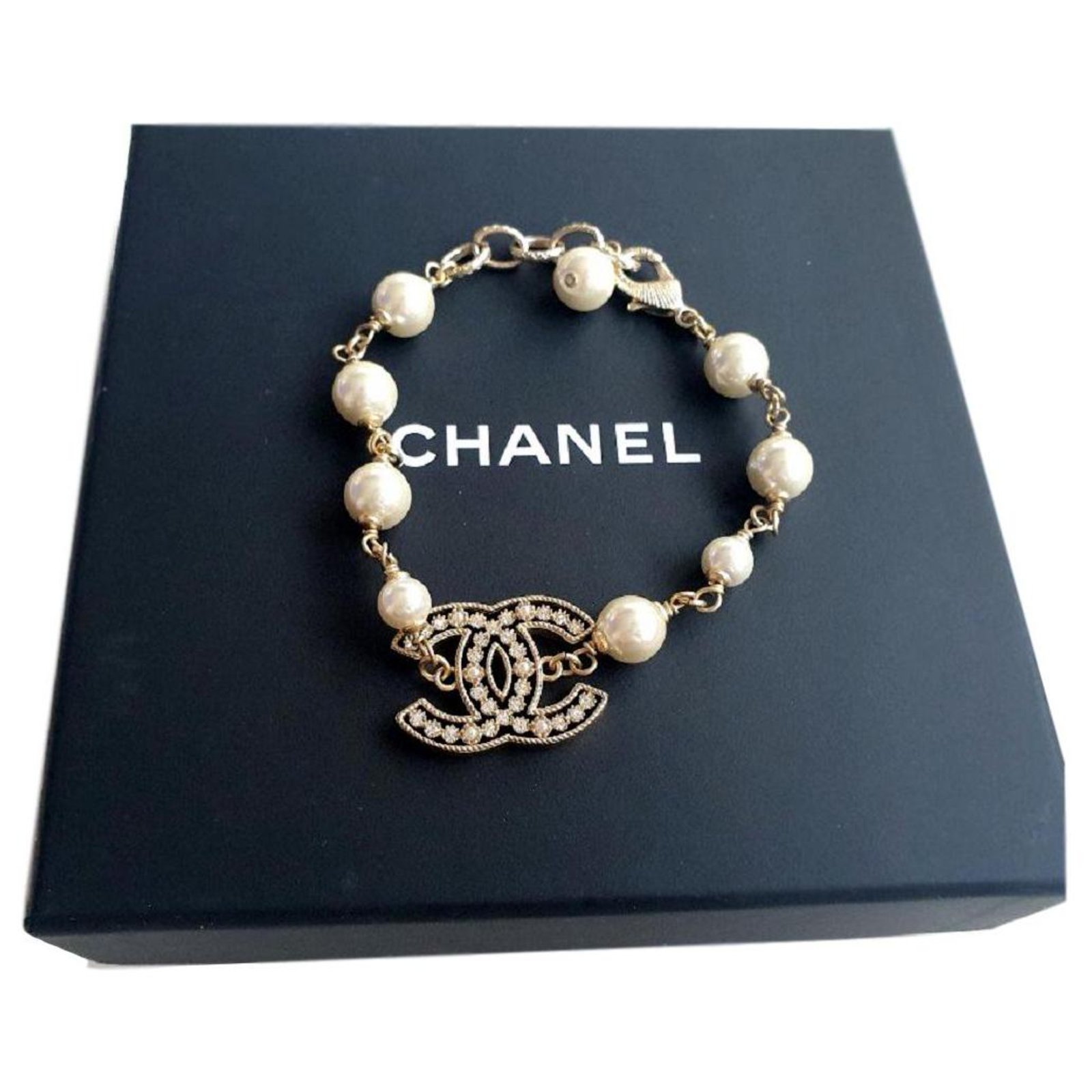 Pre-owned Chanel Pearl Bracelet In Multicolour