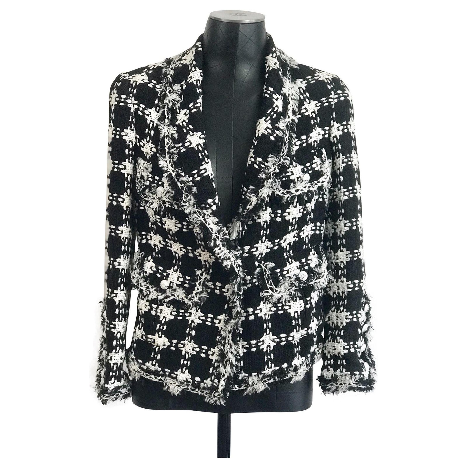 Beautiful Chanel tweed jacket Black White ref.146505 - Joli Closet