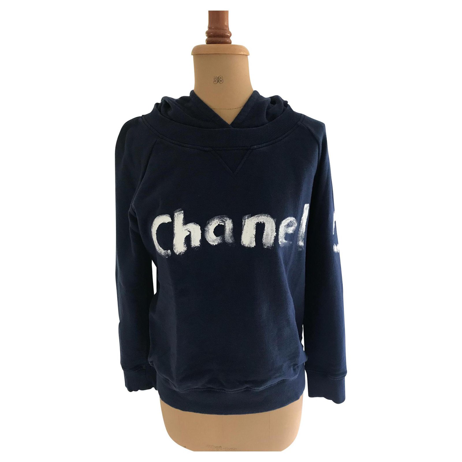 chanel logo sweatshirt