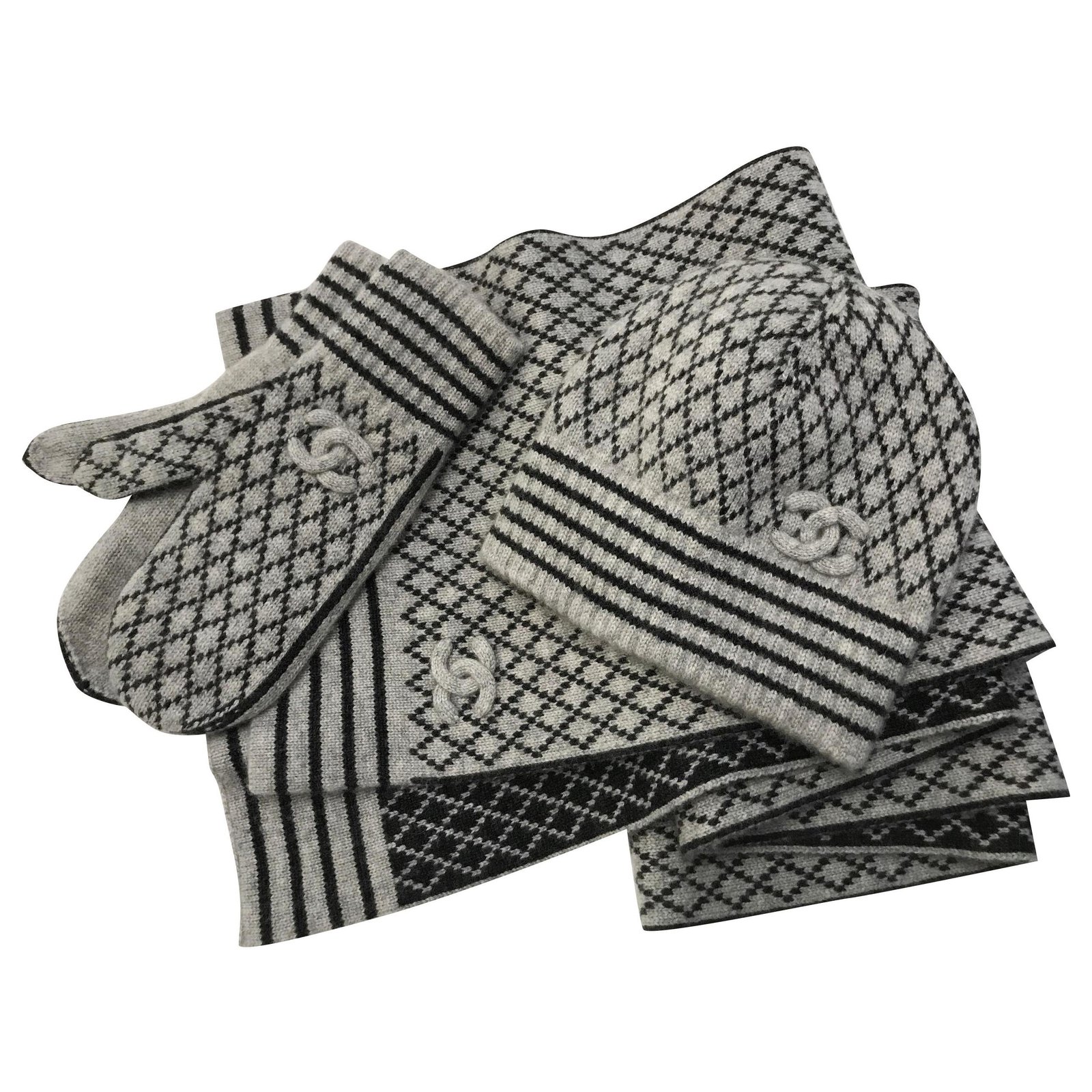 Chanel Scarf, Hat & Gloves Set Cashmere Black Grey ref.150259 - Joli Closet