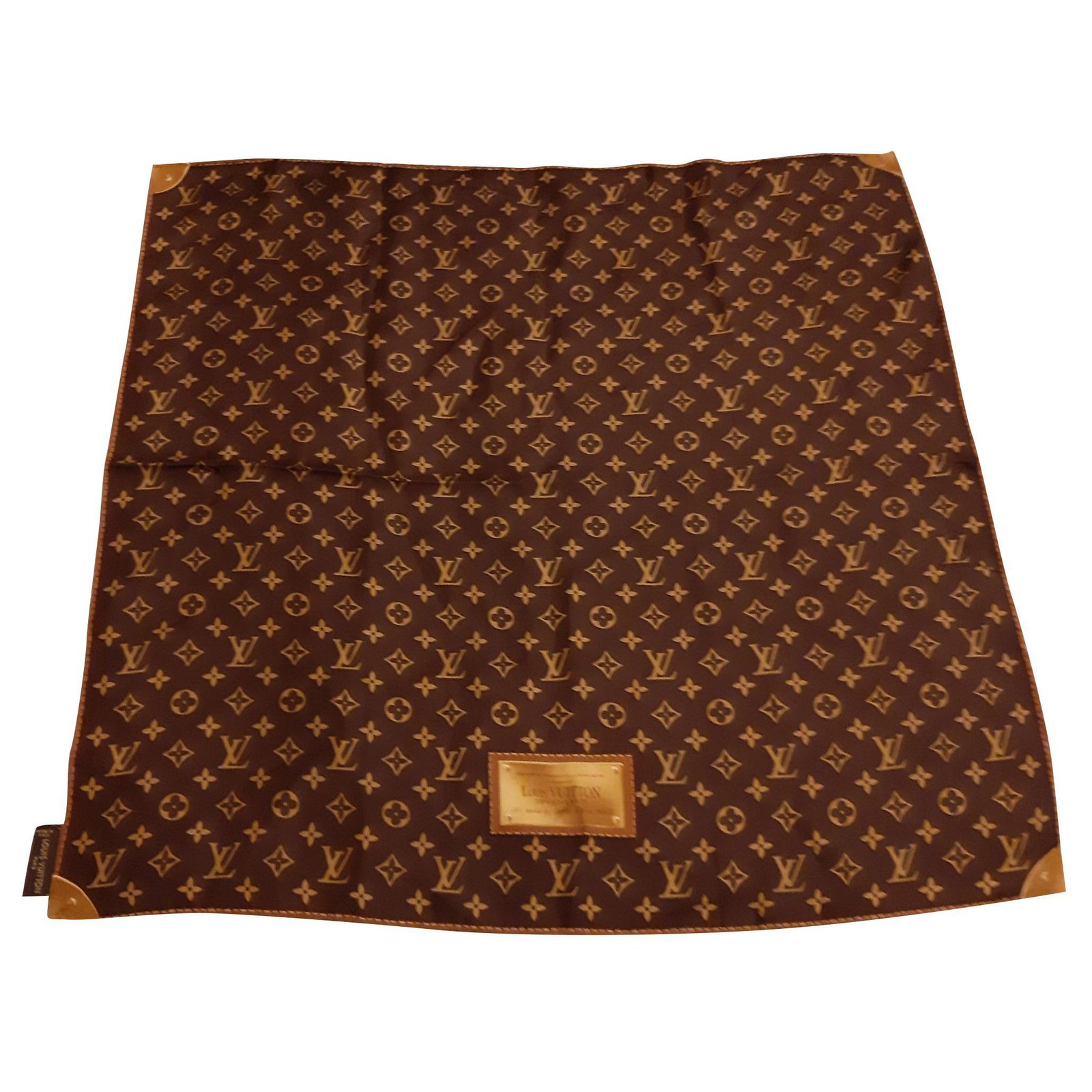 Louis Vuitton Silk scarves Brown ref.151727 - Joli Closet