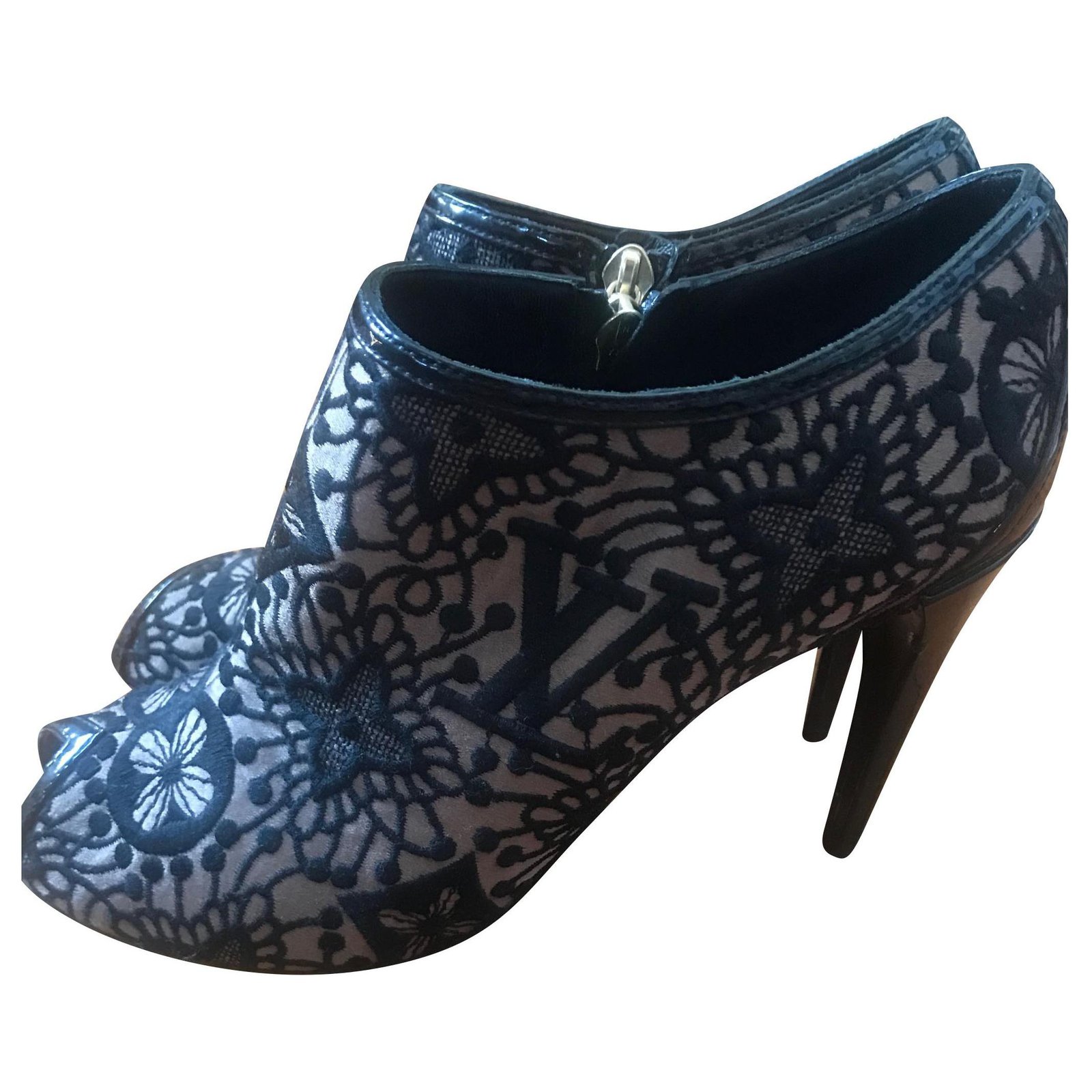 Louis Vuitton LV Ankle boots open toe Black Silk ref.156605 - Joli