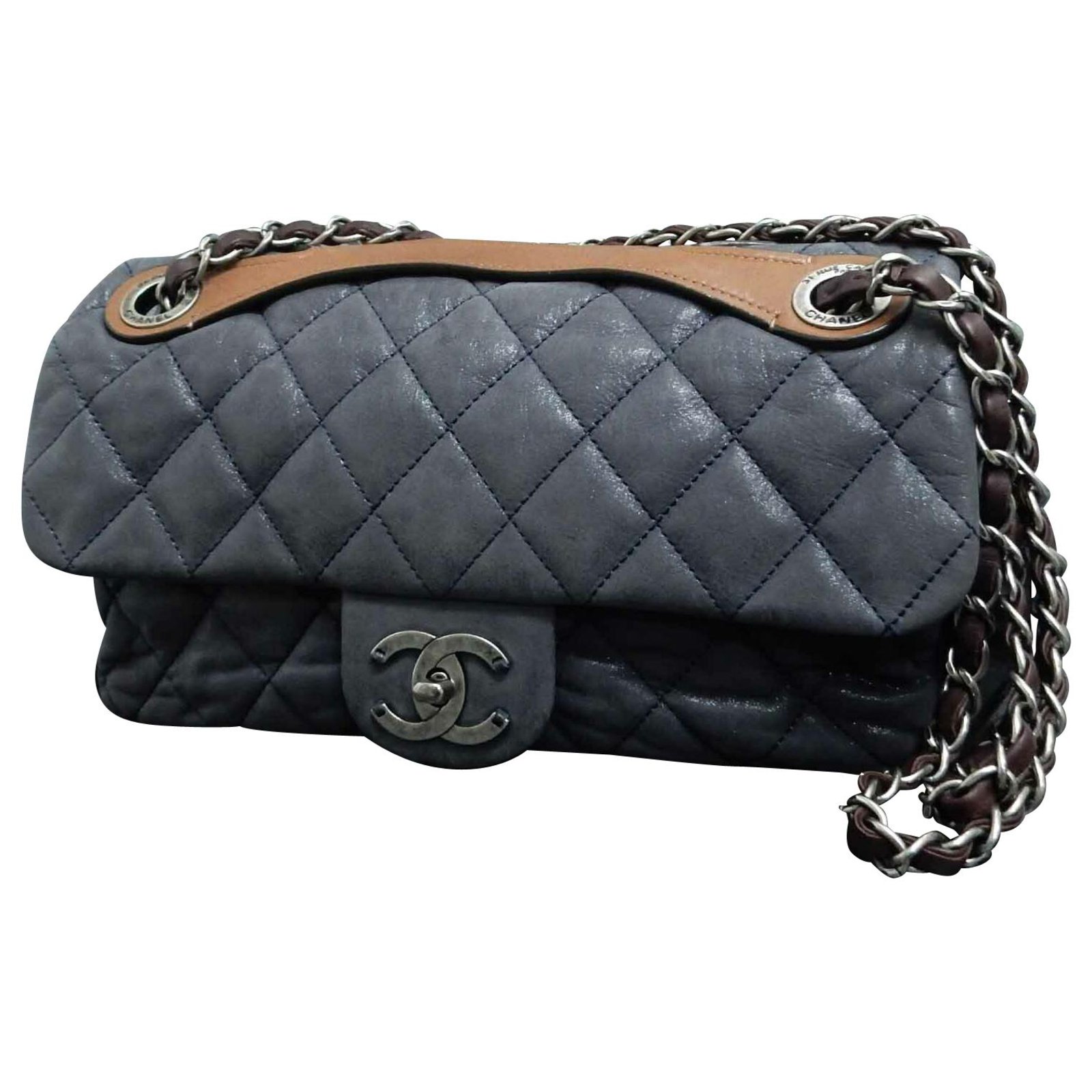 chanel pochette shoulder bag