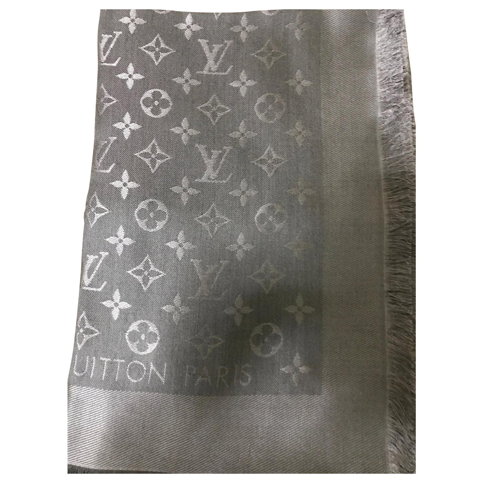 CHALE Monogram LOUIS VUITTON Dark grey Silk ref.157551 - Joli Closet