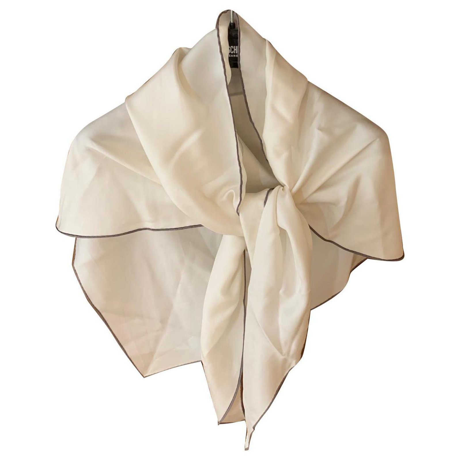 Hermès Giant triangle Hermes Cream Silk ref.158615 - Joli Closet