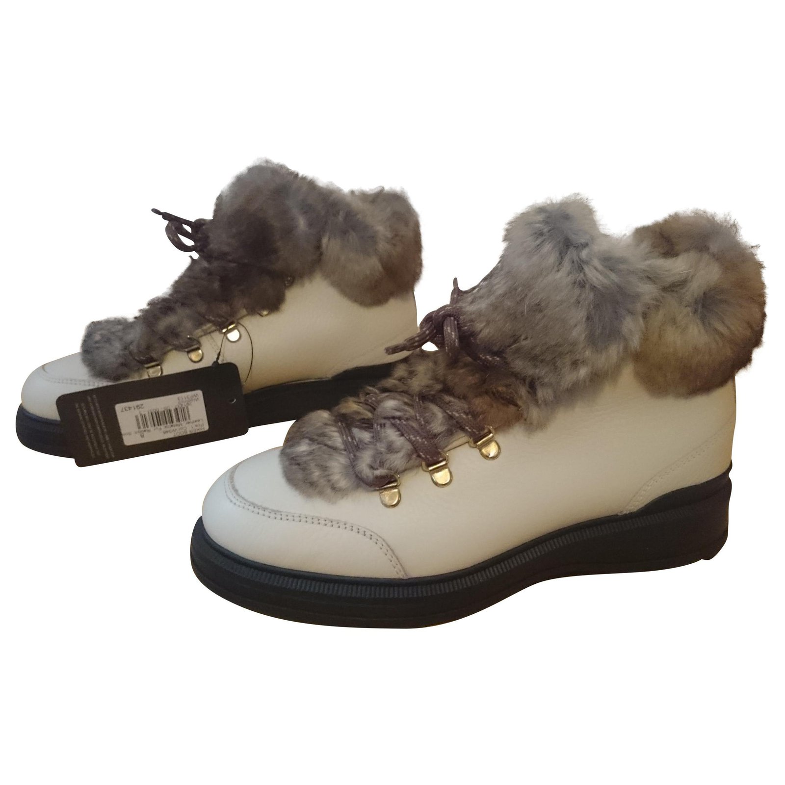 cream boots with fur
