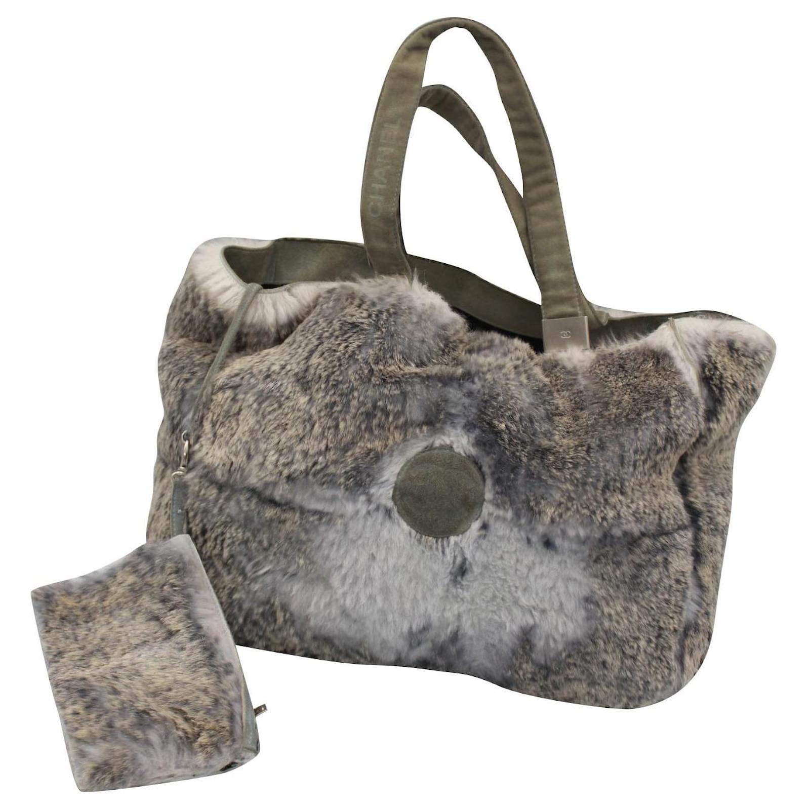 Chanel Rabbit Tote bag Grey Fur ref.162405 - Joli Closet