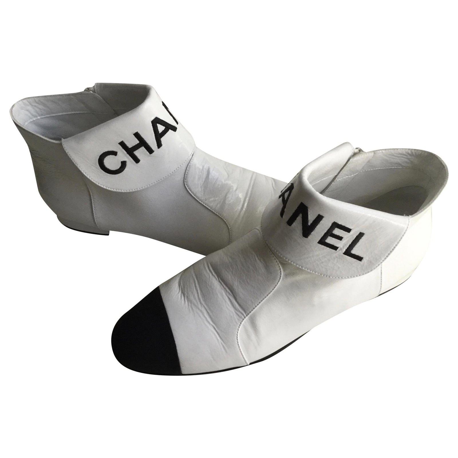 Chanel Ankle Boots White Patent leather ref.165284 - Joli Closet