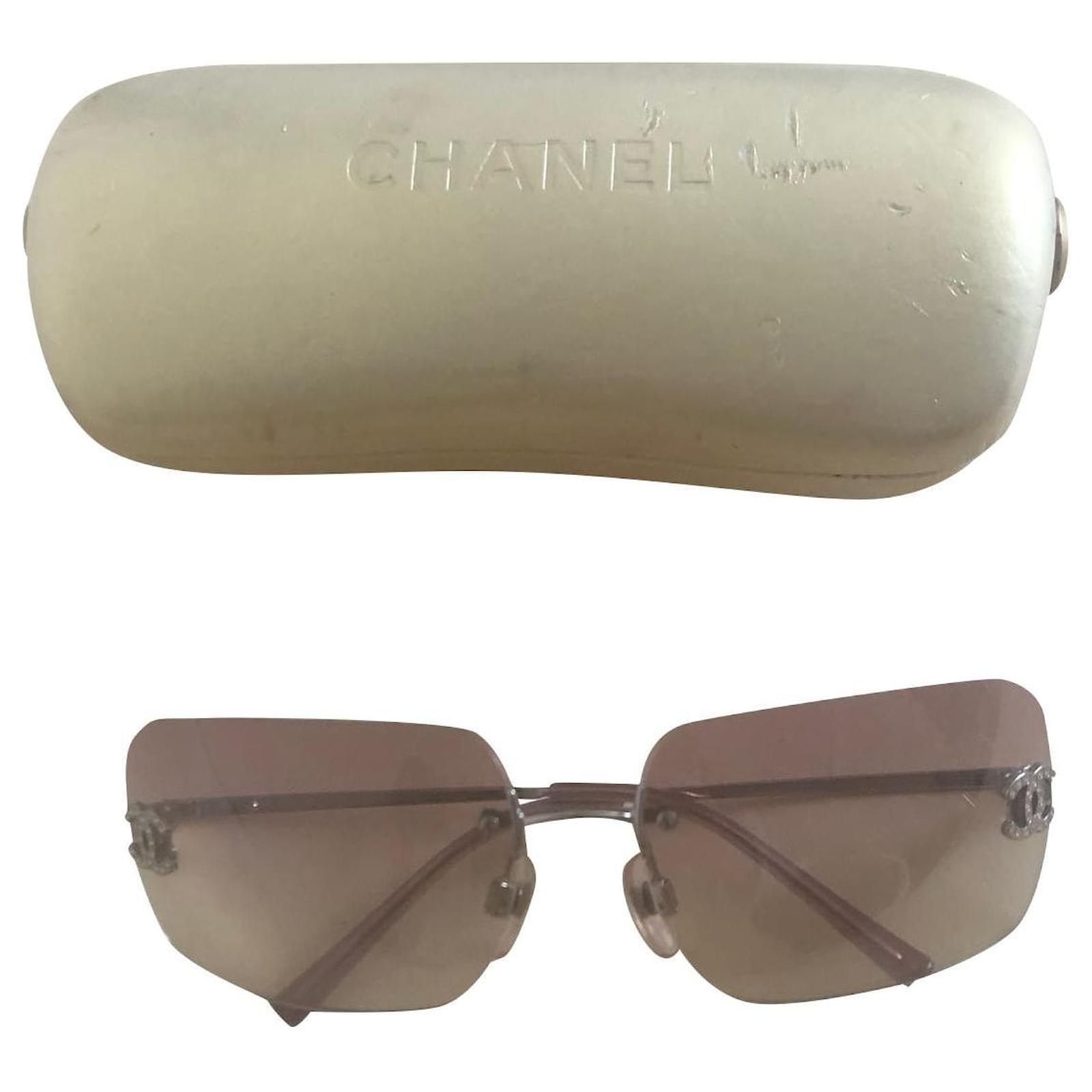 Chanel Occhiali da sole Beige Metallo ref.167883 - Joli Closet