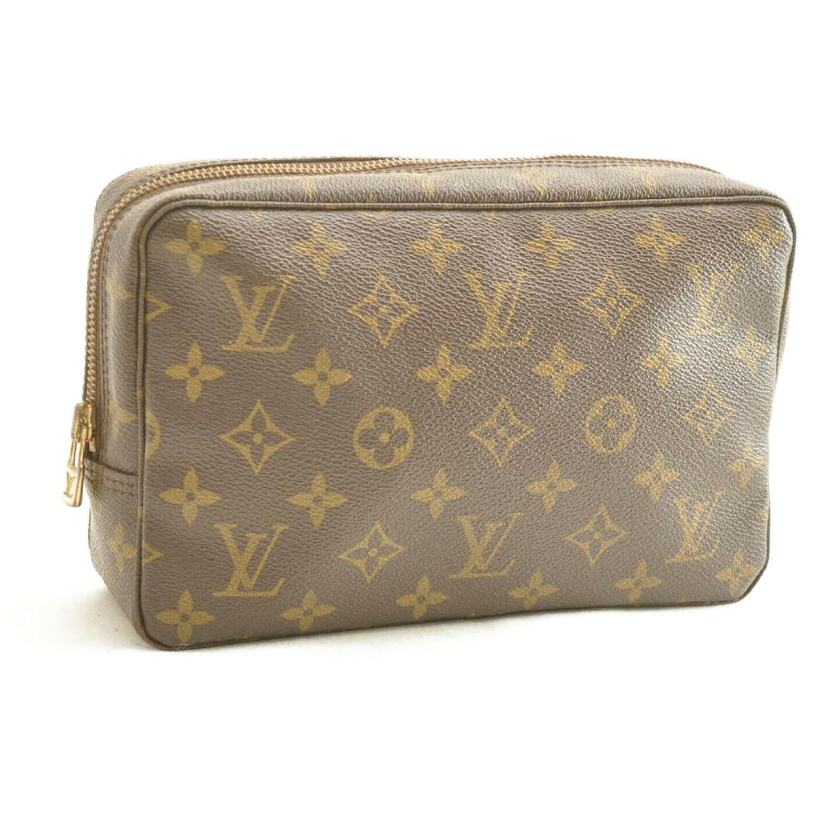 Toilette de Louis Vuitton Trousse 23 Modo antiguo Castaño Lienzo ref.168581  - Joli Closet