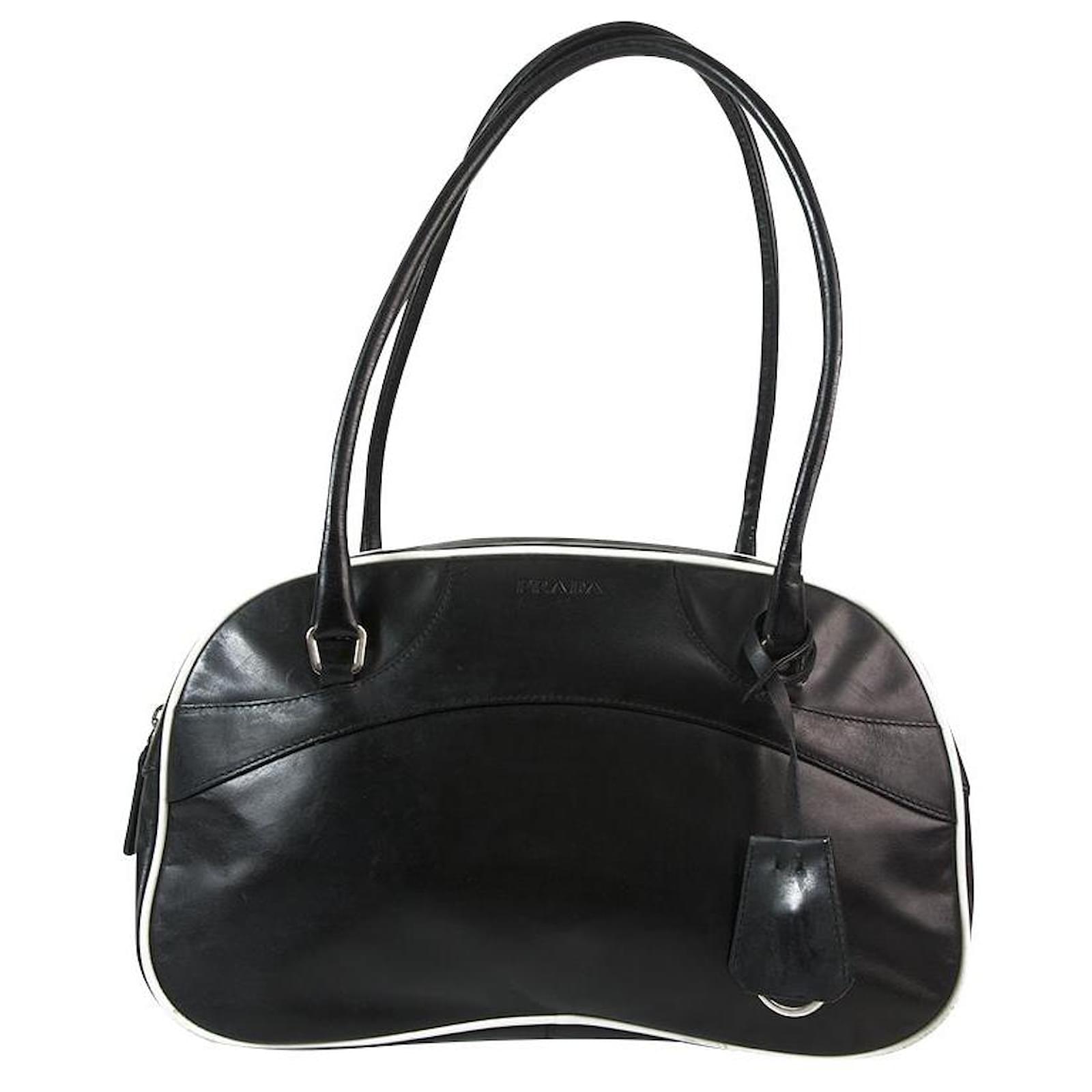 Prada in pelle nera w. Borsa a tracolla con tracolla da bowling con  rifiniture bianche Nero ref.168757 - Joli Closet