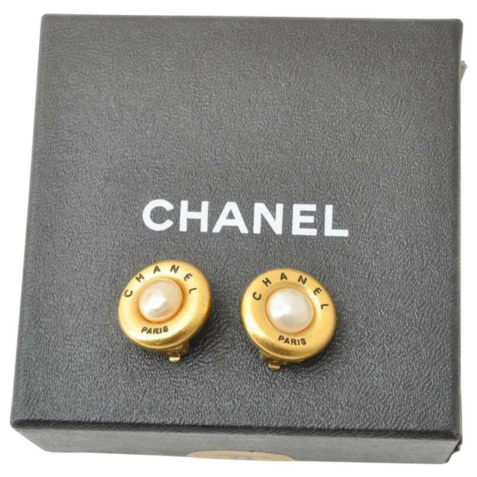 Chanel Fake Pearl Clip Golden Gold-plated ref.168807 - Joli Closet