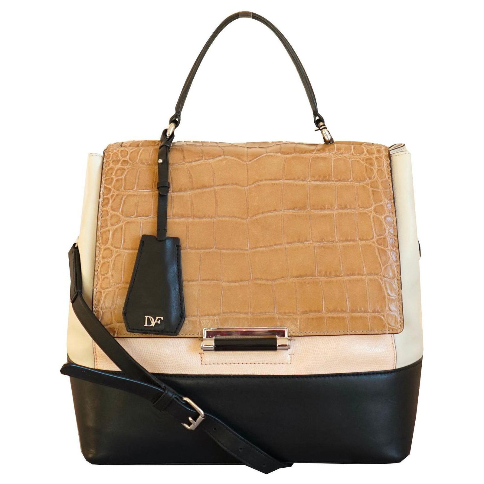 This handbag looks so good in leather! Thoughts? #diane #louisvuitton , Handbag