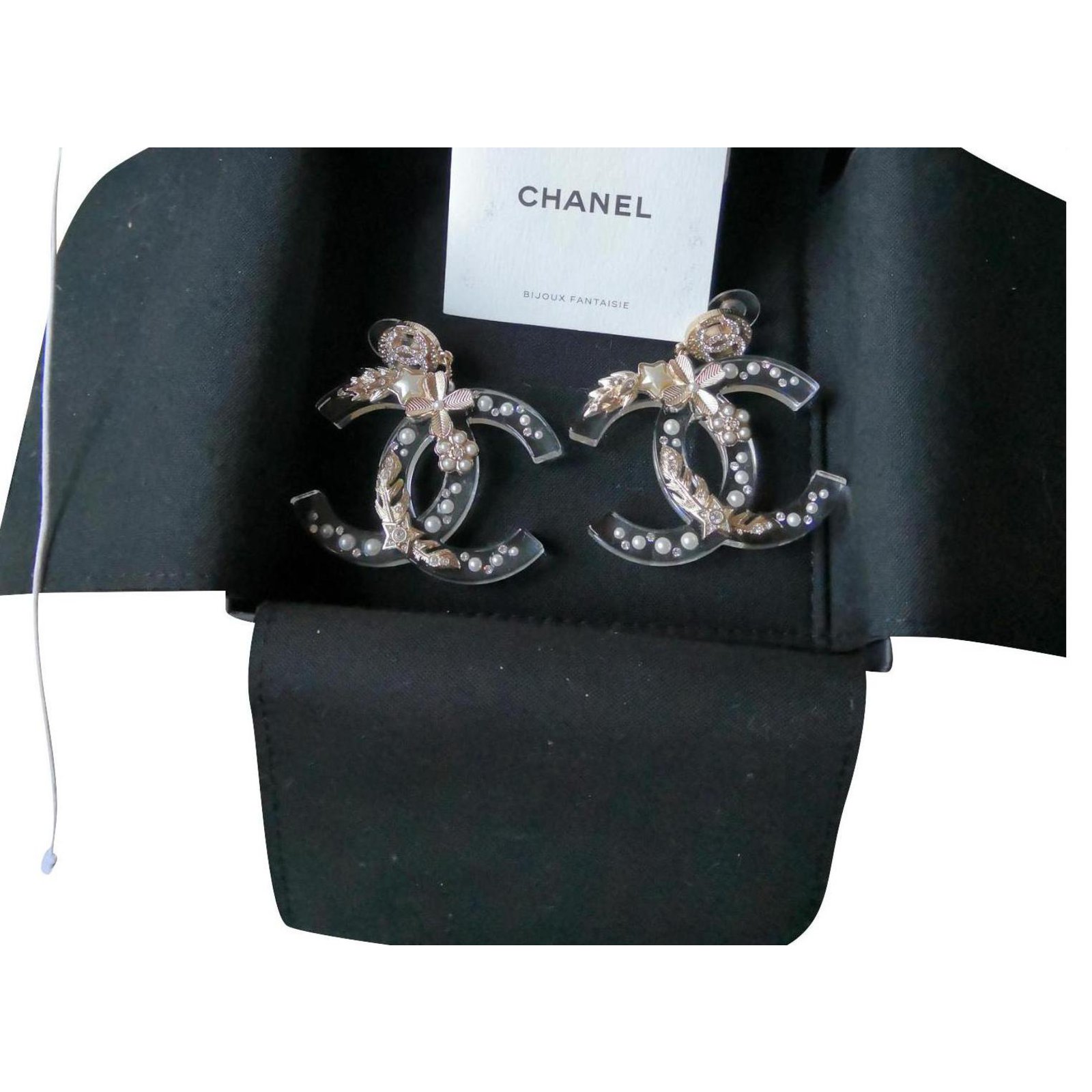 Sublime large Chanel earrings Silvery White Golden Plastic Gold-plated  ref.171541 - Joli Closet