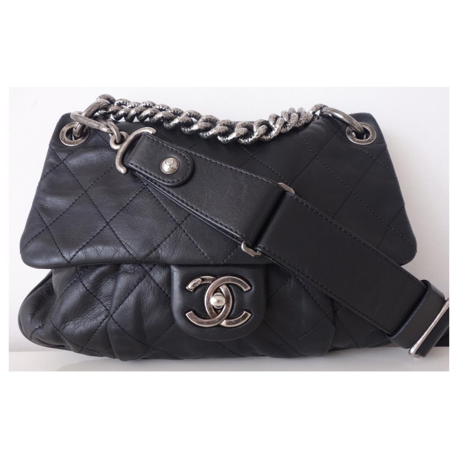 chanel black leather shoulder bag crossbody