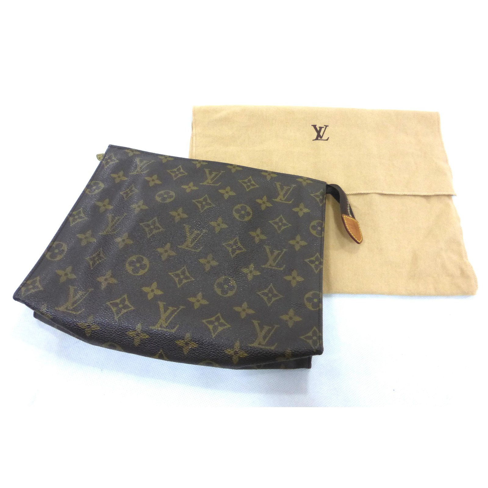 Louis Vuitton Toiletry pouch 26 Monogram Brown Leather ref.175343 - Joli  Closet