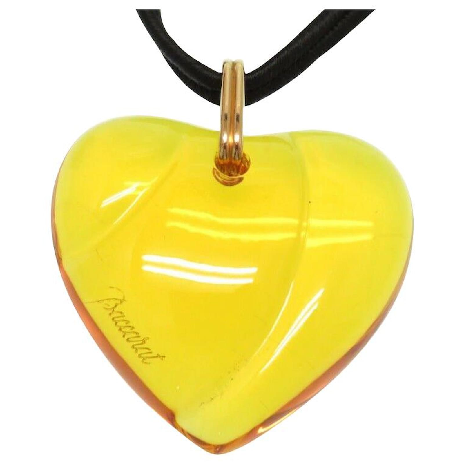 Pendentif coeur cristal de Baccarat bleu clair avec sa chaîne en argent