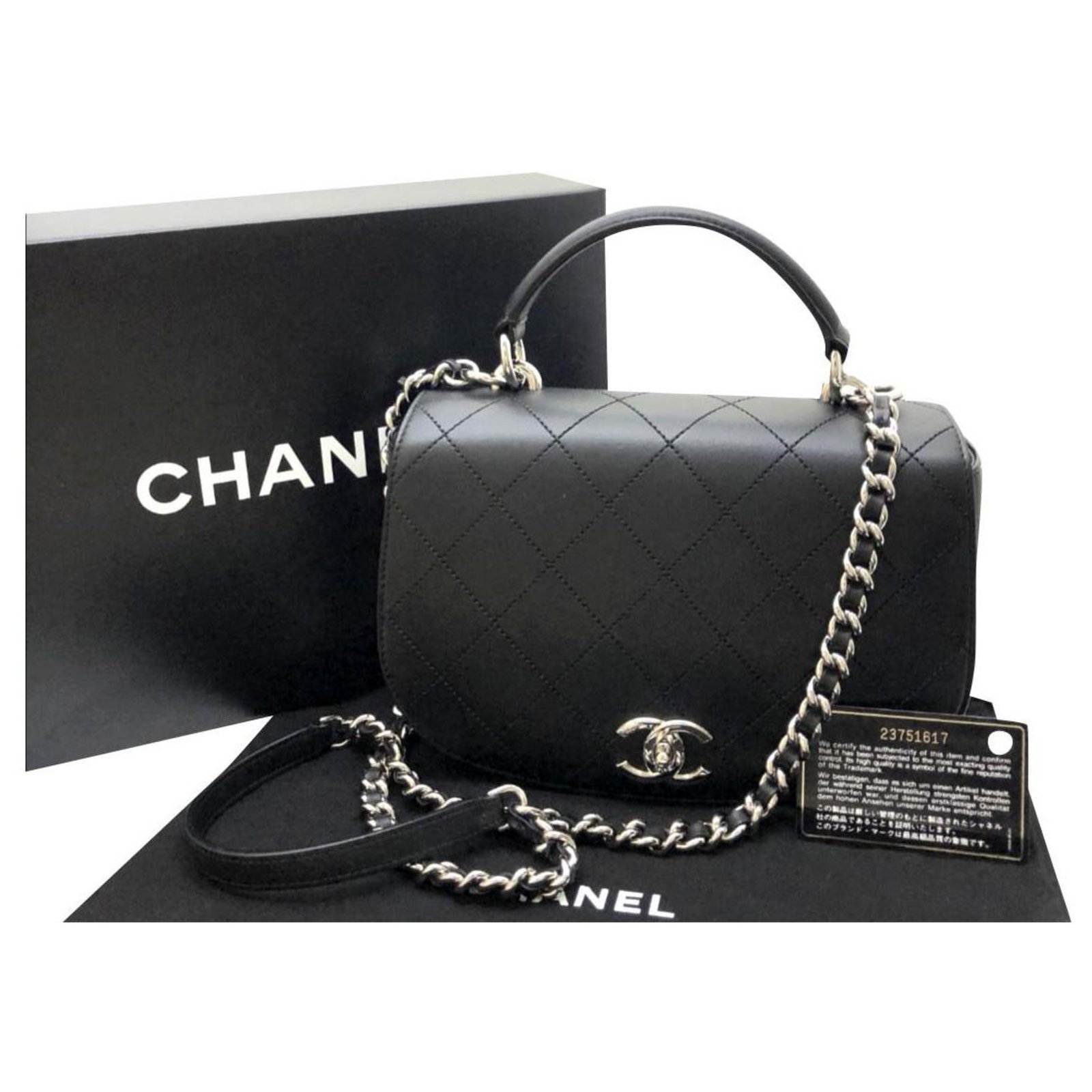 On ne présente plus les sacs Chanel; Sac rabat CHANL avec poignée