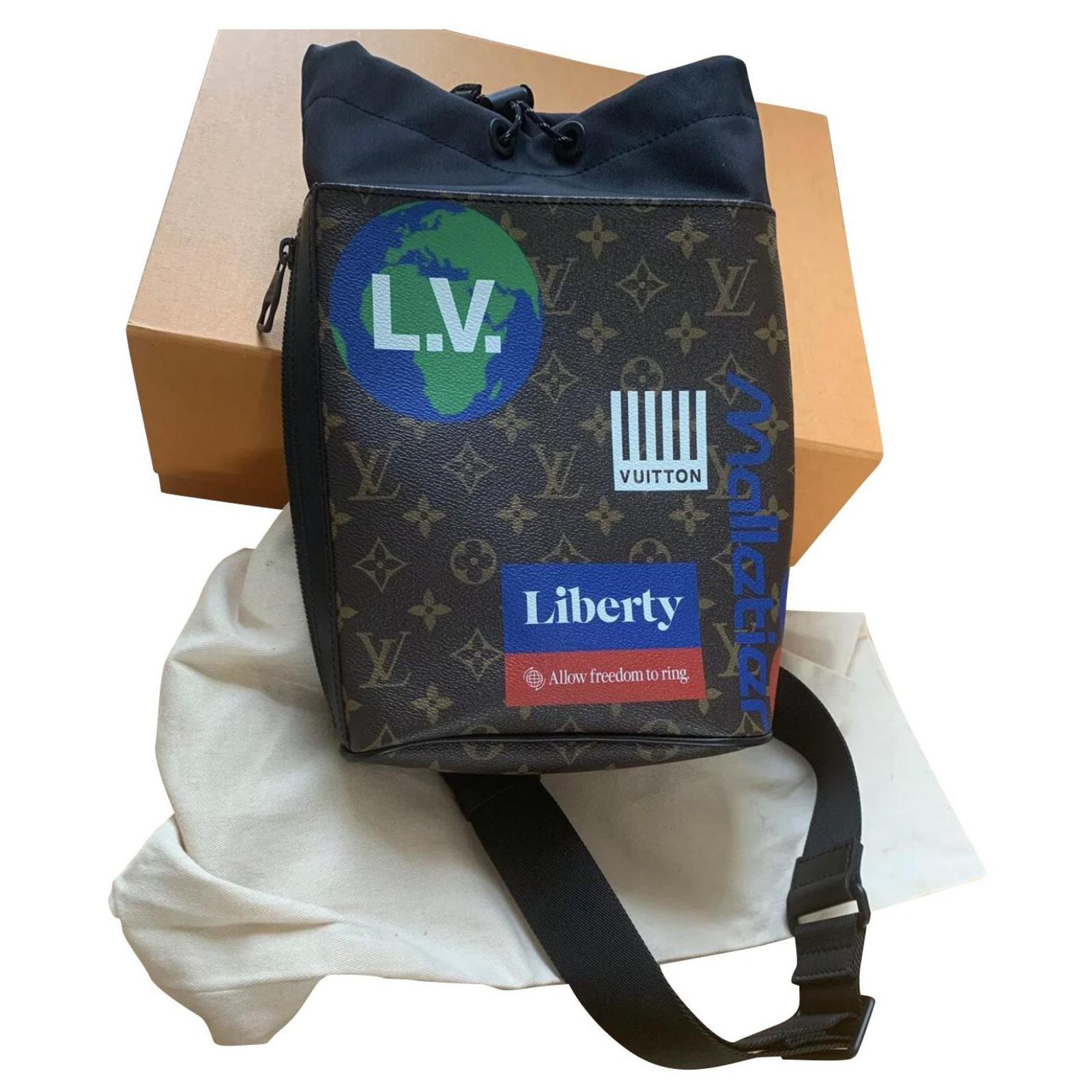 Louis Vuitton Chalk Dark brown Cloth ref.178564 - Joli Closet