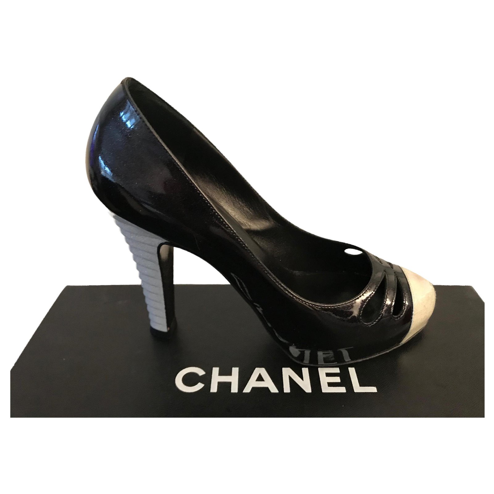 Chanel BeigeBlack Leather Cap Toe Chain Link Pumps Size 39 Chanel  TLC