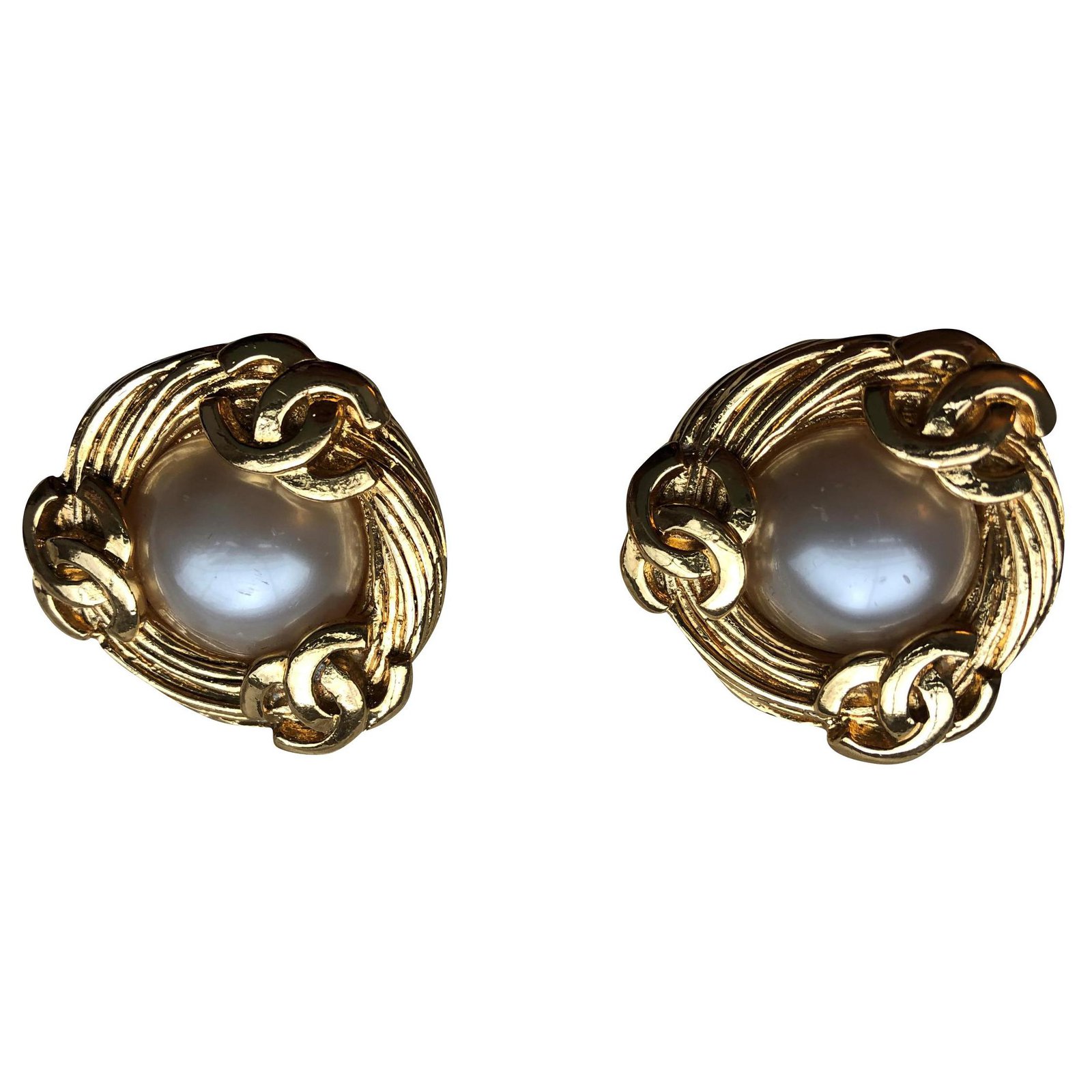 Vintage Chanel gold tone faux pearl CC clip-on earrings Golden Metal  ref.180537 - Joli Closet