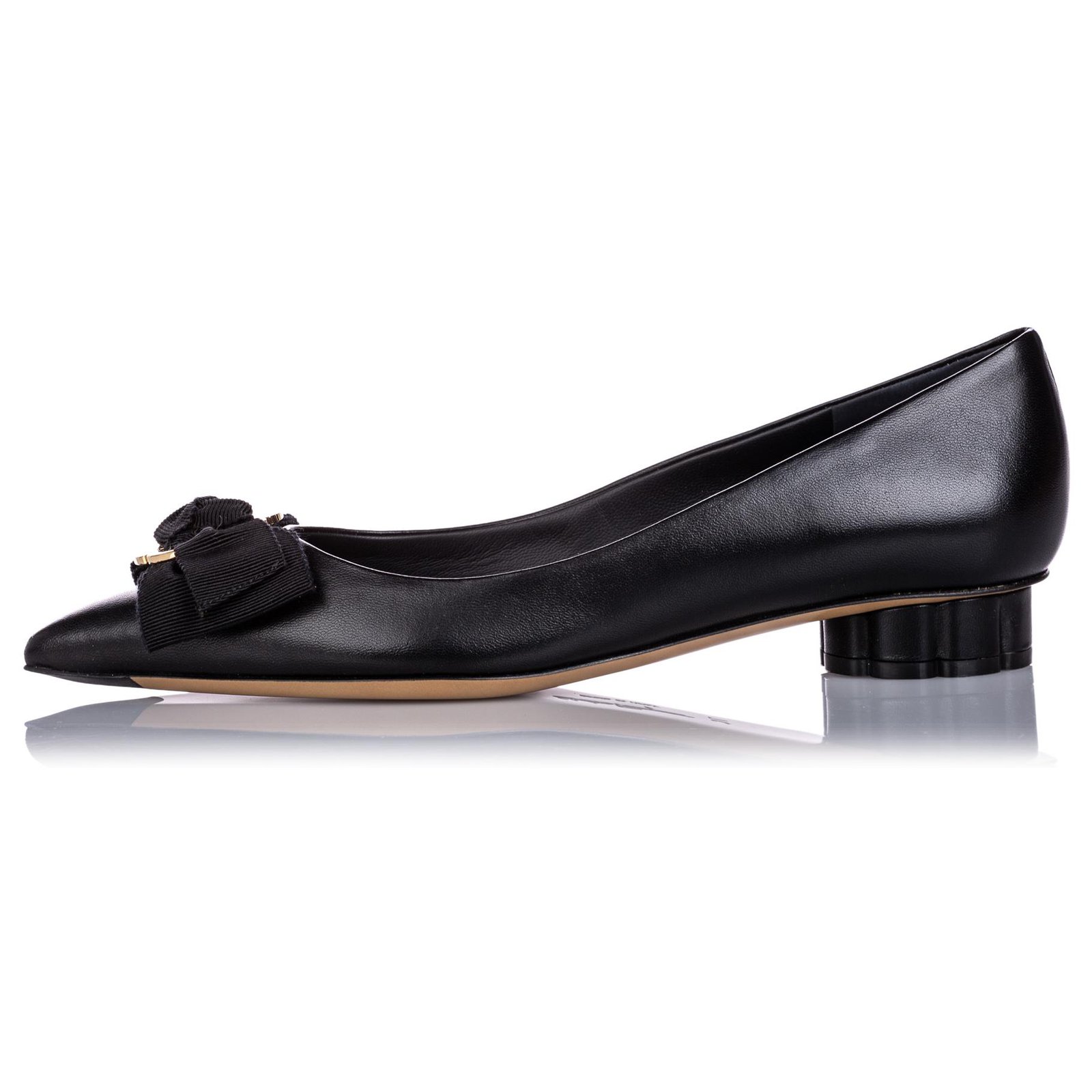 Salvatore Ferragamo Escarpin Ferragamo en cuir d agneau noir avec