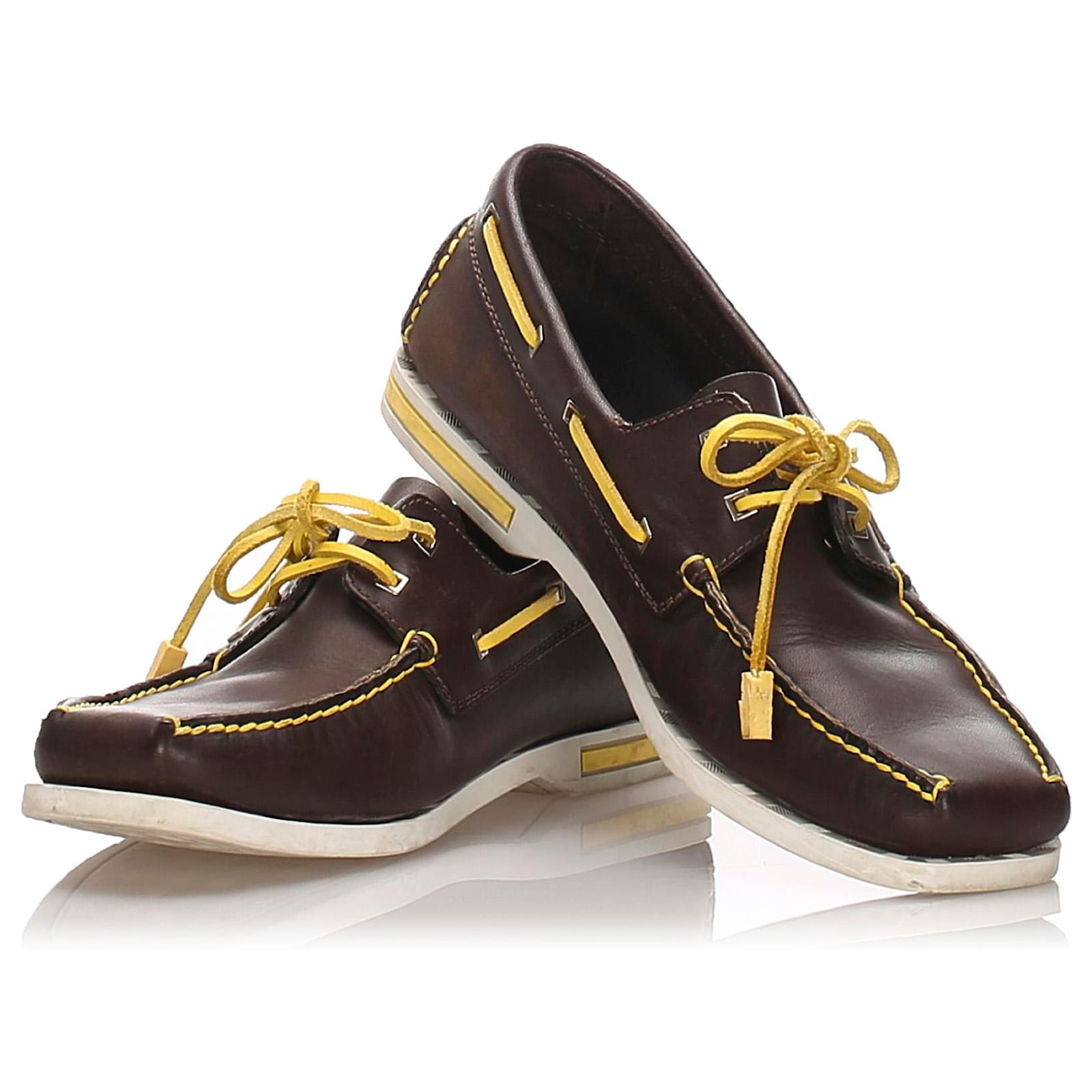 Scarpe da barca in pelle marrone Louis Vuitton Giallo Vitello simile a un  vitello ref.187623 - Joli Closet