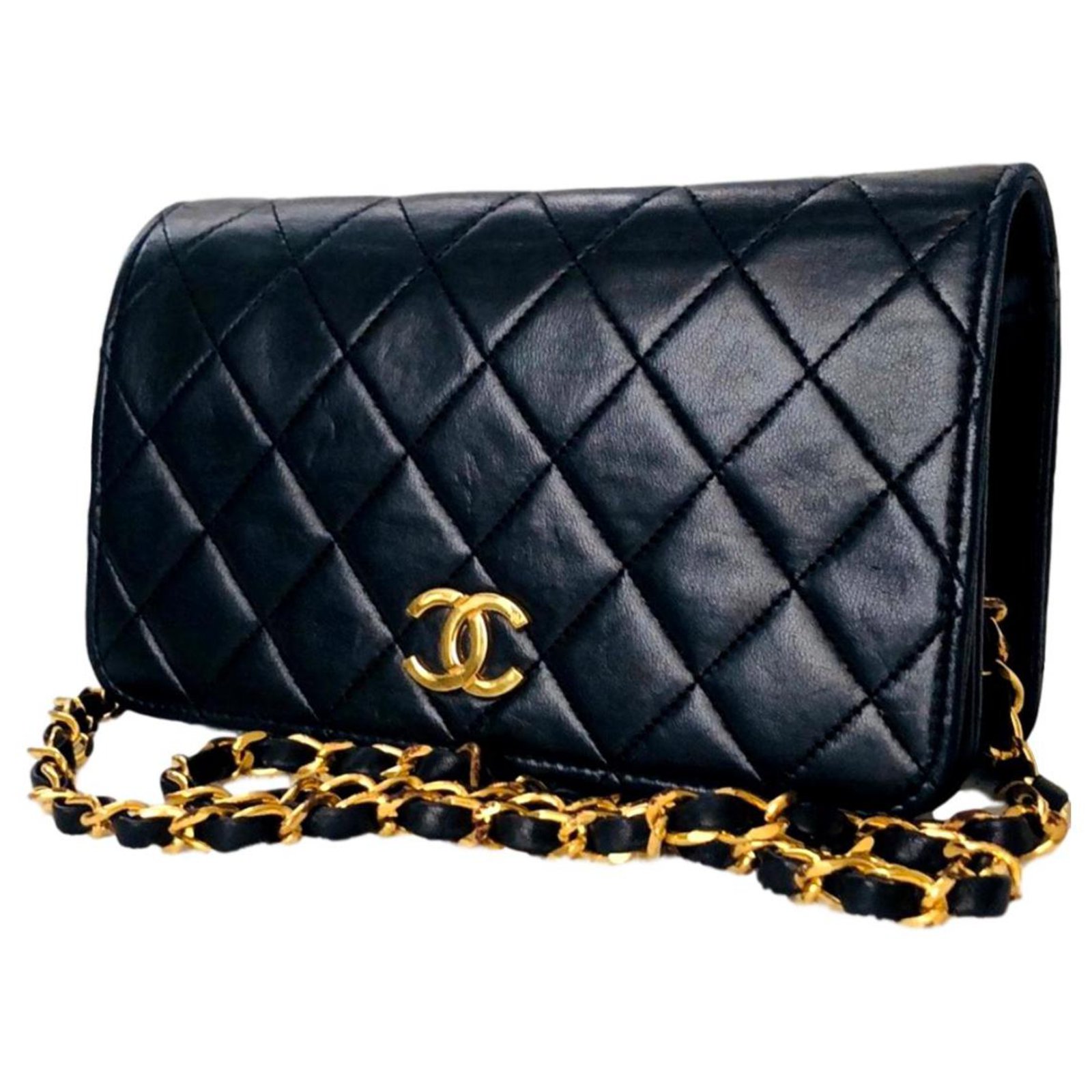 Chanel timeless medium shoulder bag in black leather100982 Lambskin  ref.855358 - Joli Closet
