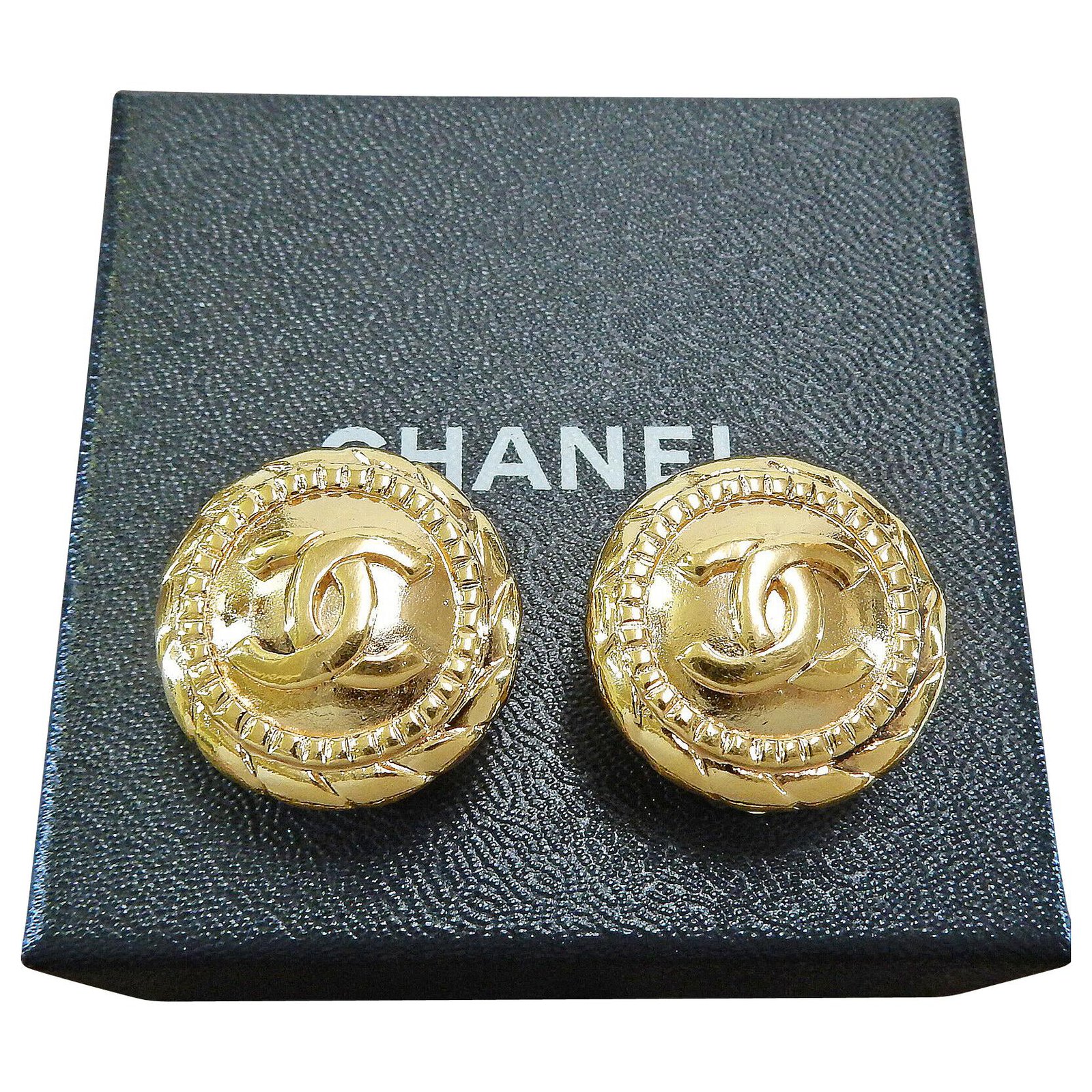Boucles d'oreilles clip rondes Chanel Vintage Plaqué or Doré  -  Joli Closet