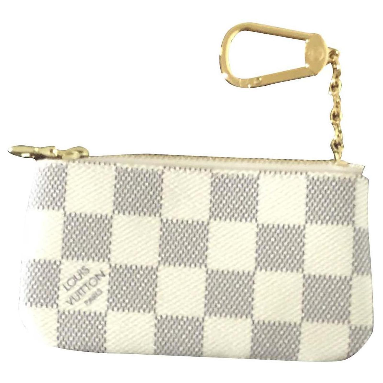 Pochette Louis Vuitton in chiave di tela a Damasco azzurro Porpora Bianco  sporco ref.191246 - Joli Closet