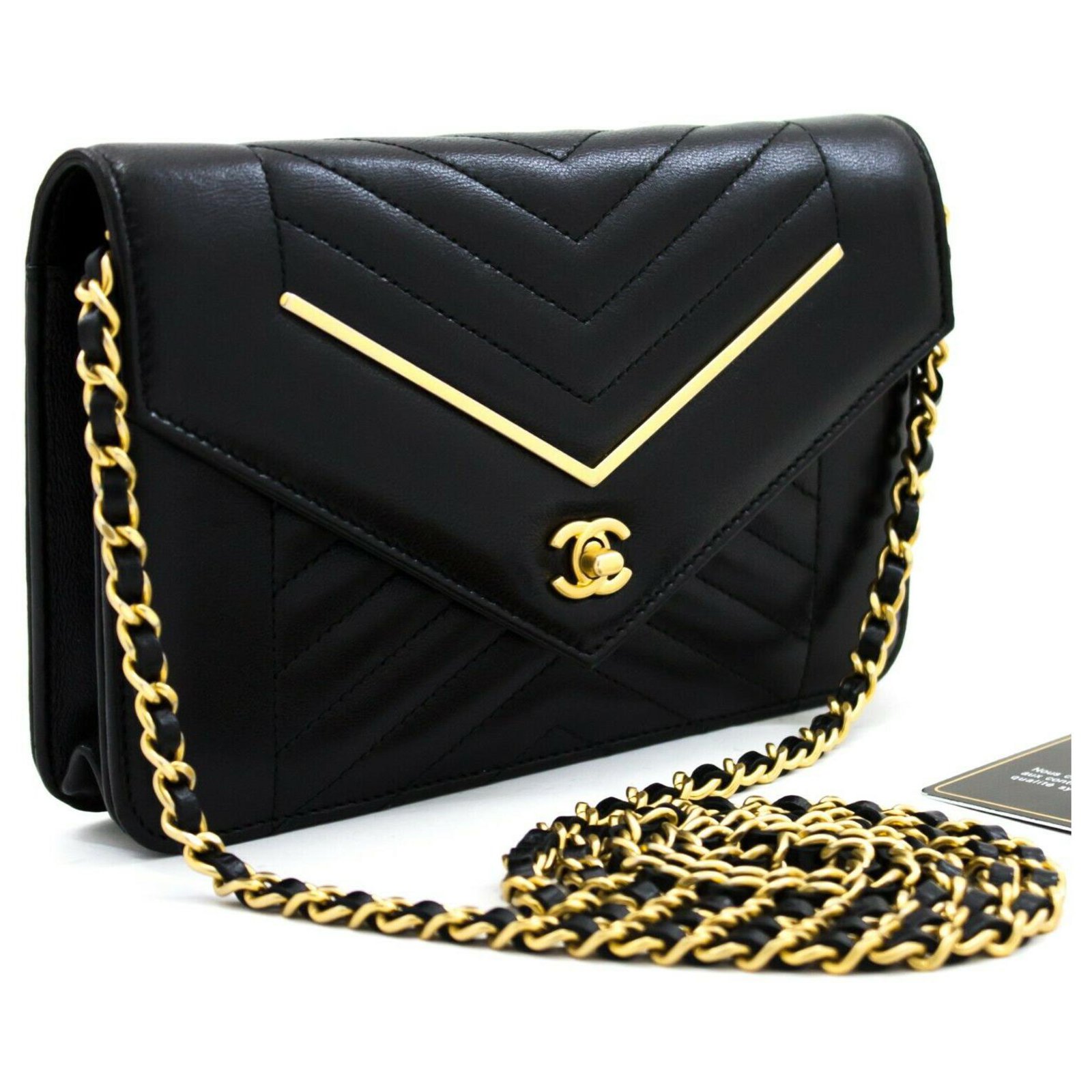 chanel pochette shoulder bag