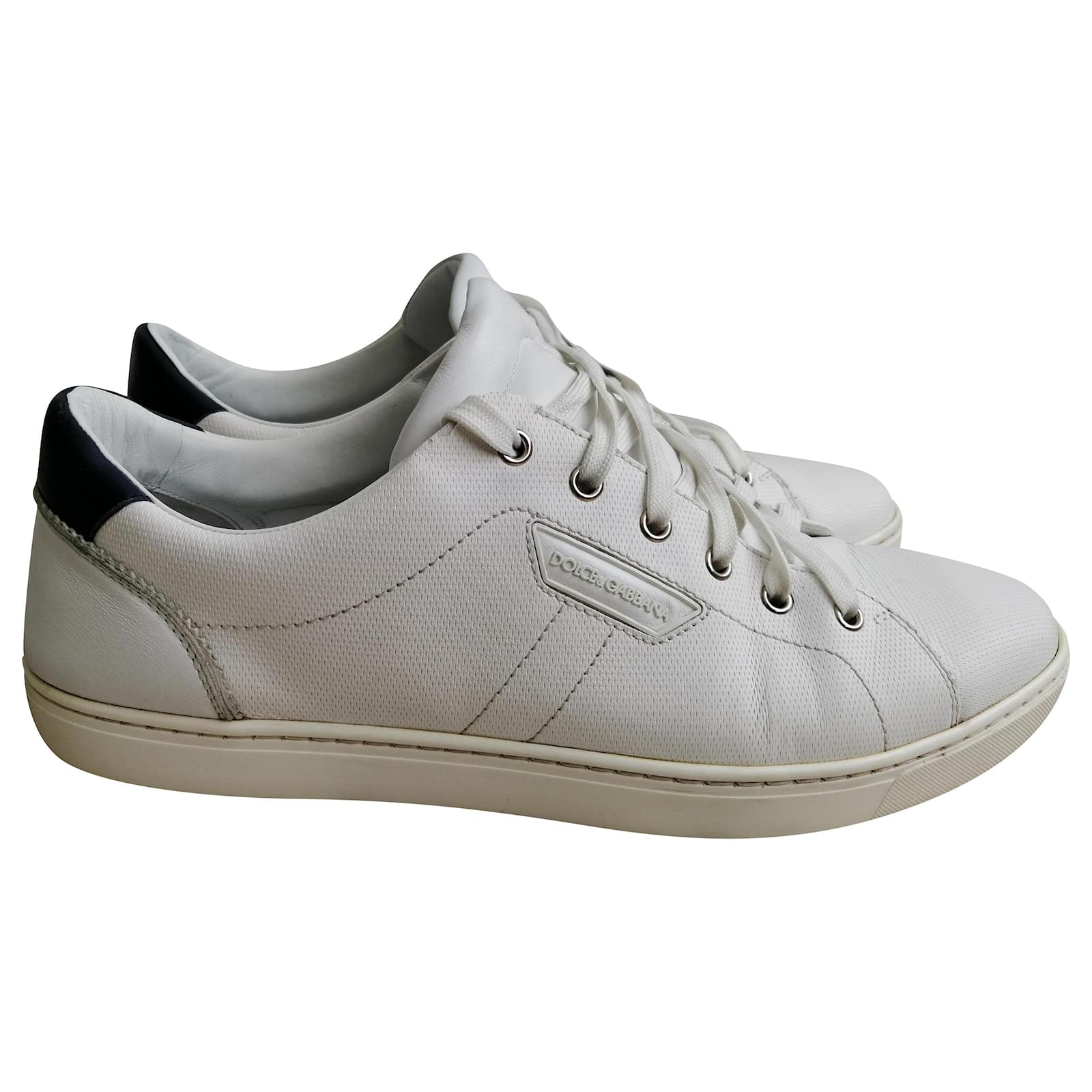 white leatherette sneaker