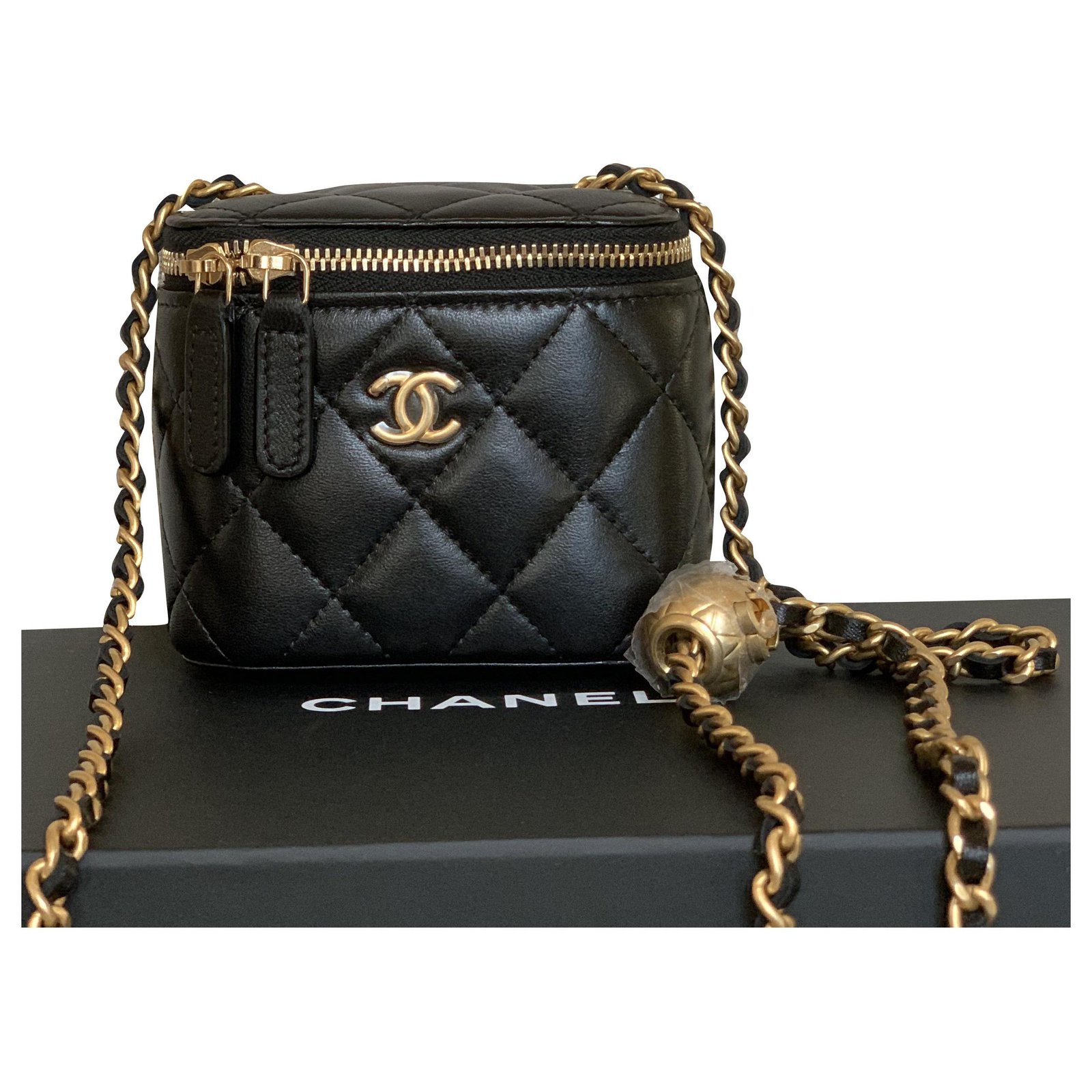 Vanity Chanel Runway Small Lambskin Classic Box Pearl Crush Black  ref.196639 - Joli Closet