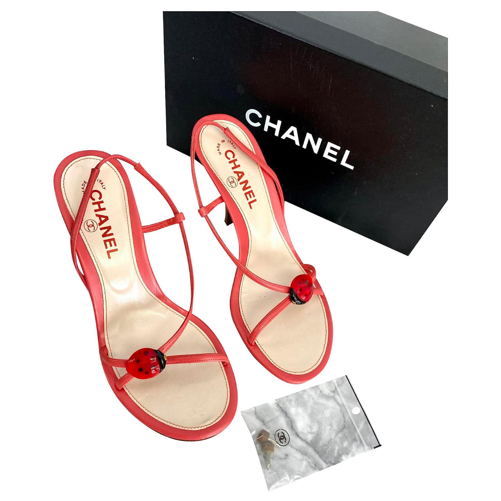 Chaussures Sandales Chanel Dad Shoes Rouge d'occasion