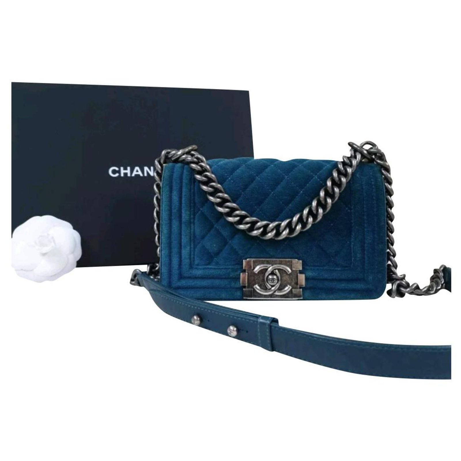 CHANEL Boy Velvet Clutch Bag Dark blue ref.199973 - Joli Closet