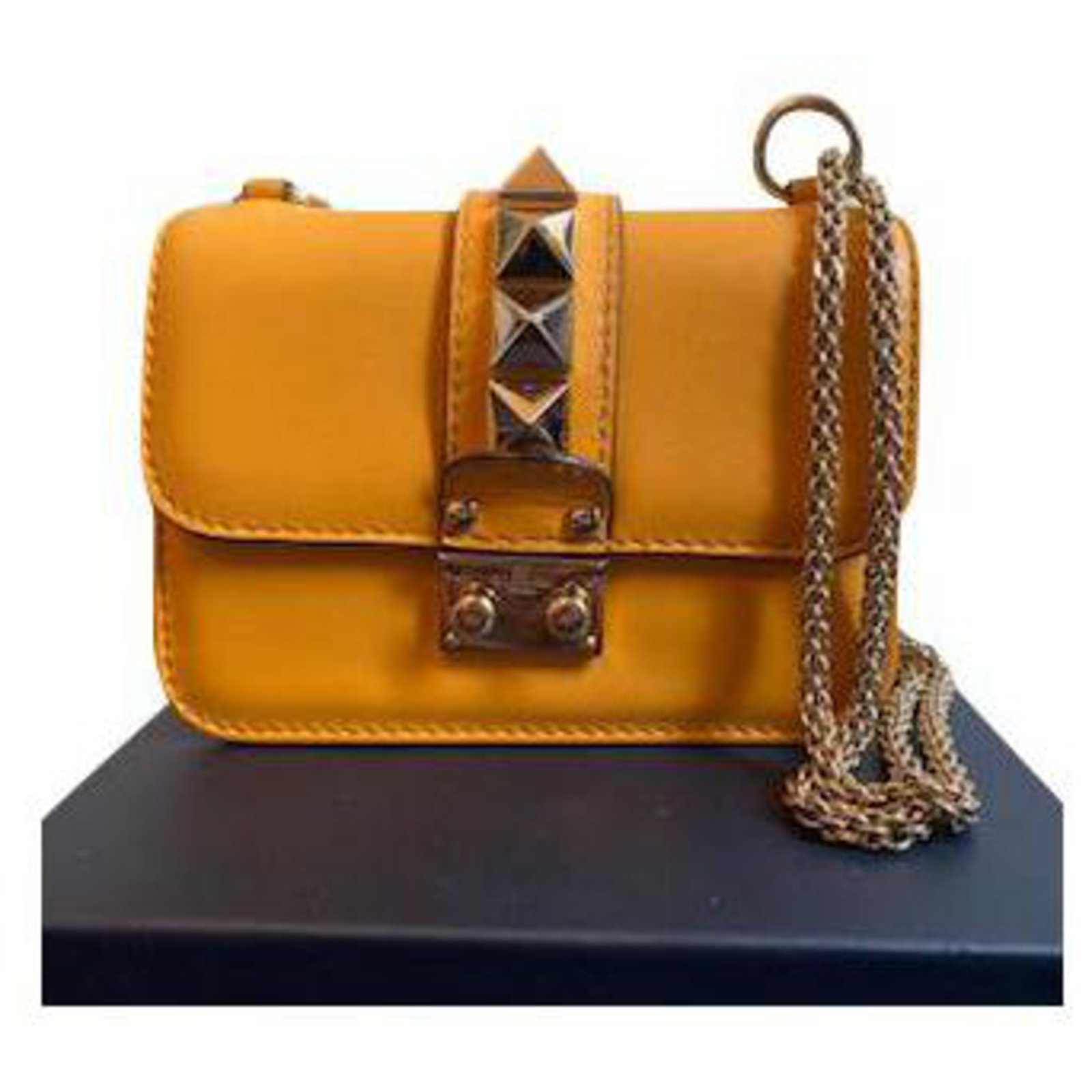 Valentino Garavani Valentino Rockstud Glam model bag Mustard Leather ref.202349 - Joli Closet