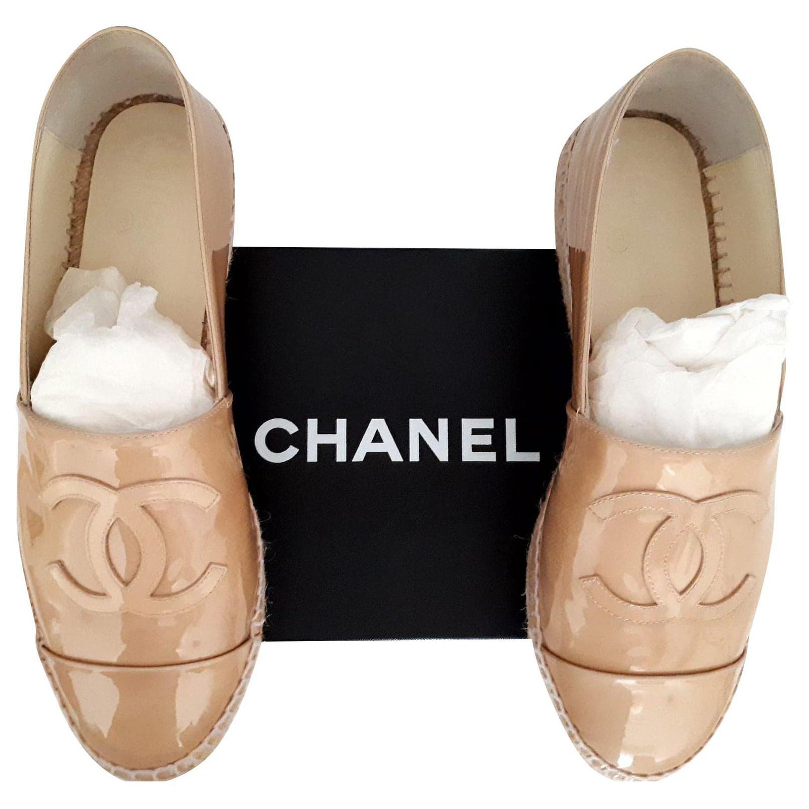 New Chanel Espadrilles Beige Patent leather ref.209378 - Joli Closet