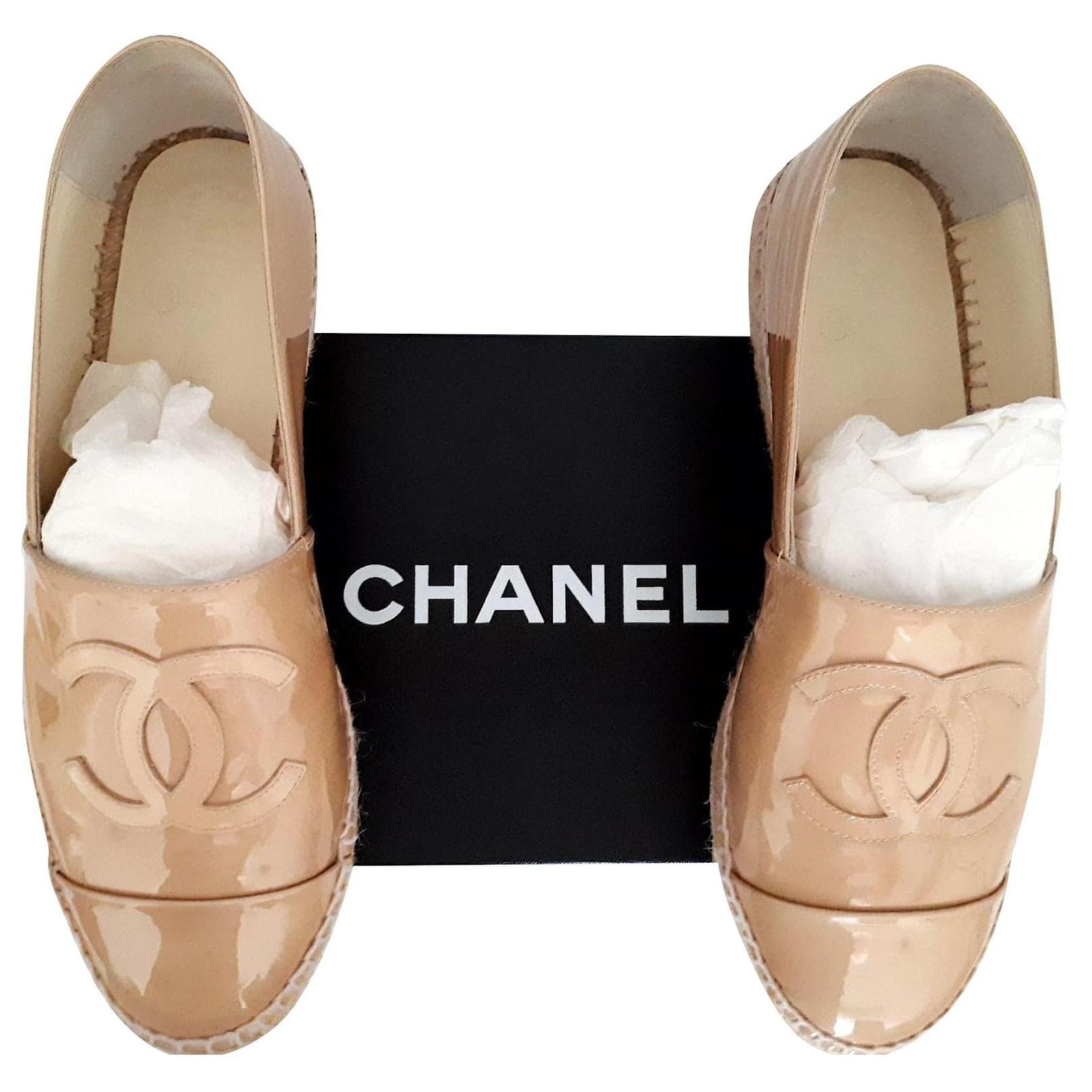 Nuove espadrillas Chanel Beige Pelle verniciata ref.209378 - Joli Closet