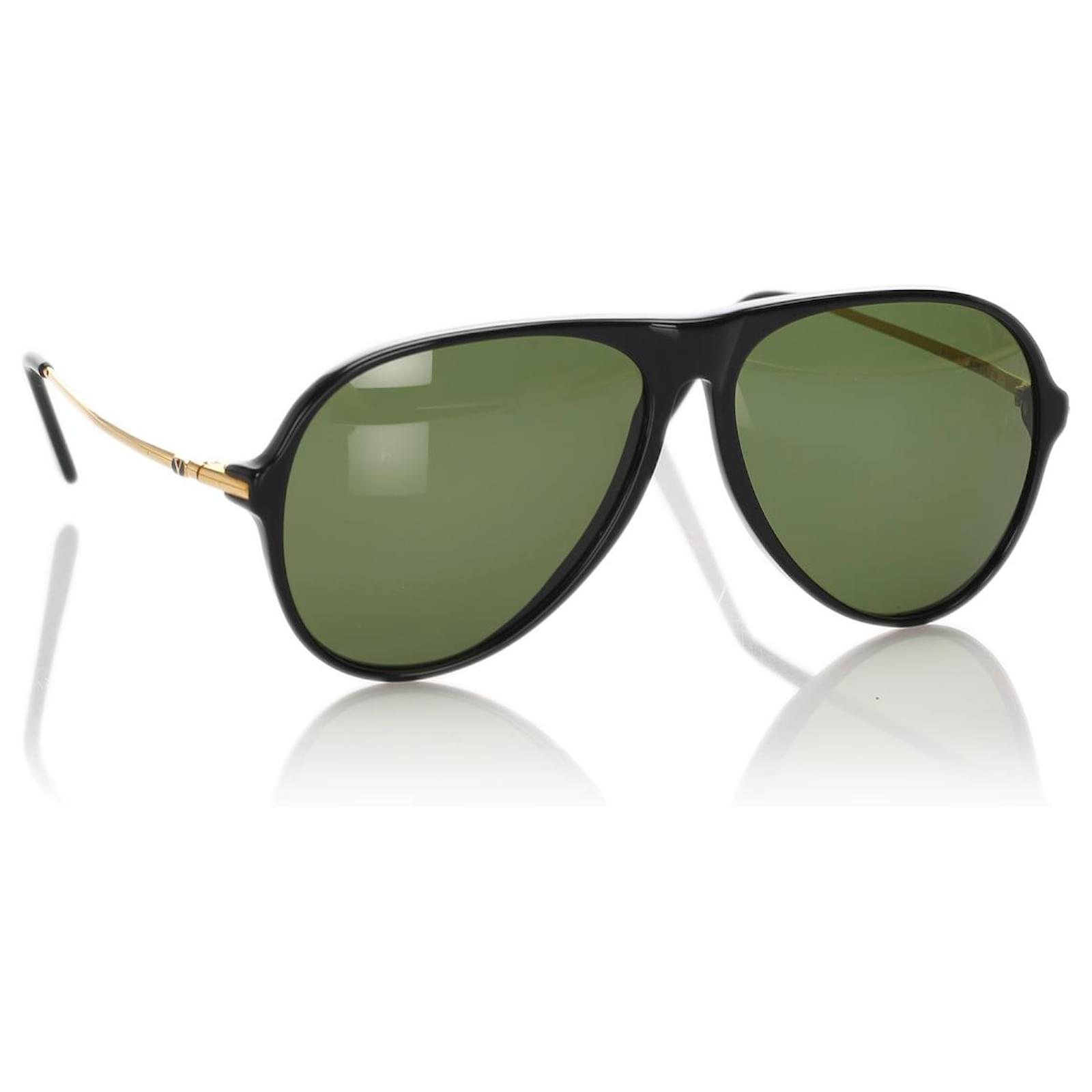 gray tinted sunglasses