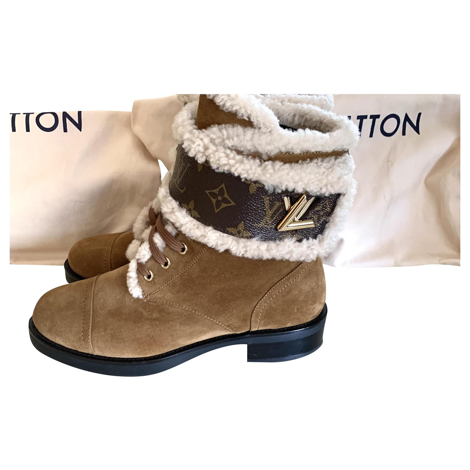 Louis Vuitton Wonderland Beige Wool Nubuck ref.213836 - Joli Closet