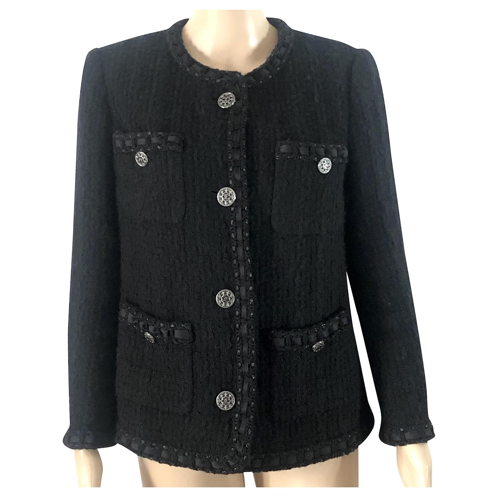 THE LITTLE BLACK JACKET 　CHANEL Chanel Little Black Jacket: The Quintessential Piece