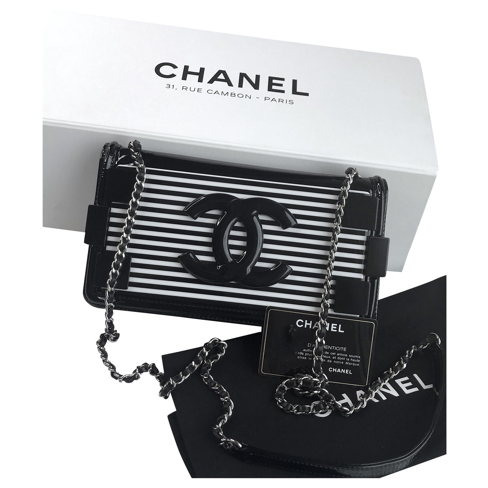 Chanel 23 cm w/ card, box, dustbag Lego Boy Brick Flap Bag Black White  Leather Patent leather ref.217726 - Joli Closet