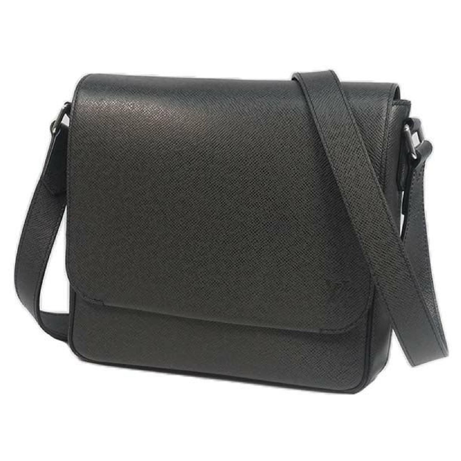 LOUIS VUITTON Milo messenger Borsa a tracolla da uomo M32631 Ghiacciaio  ref.218986 - Joli Closet