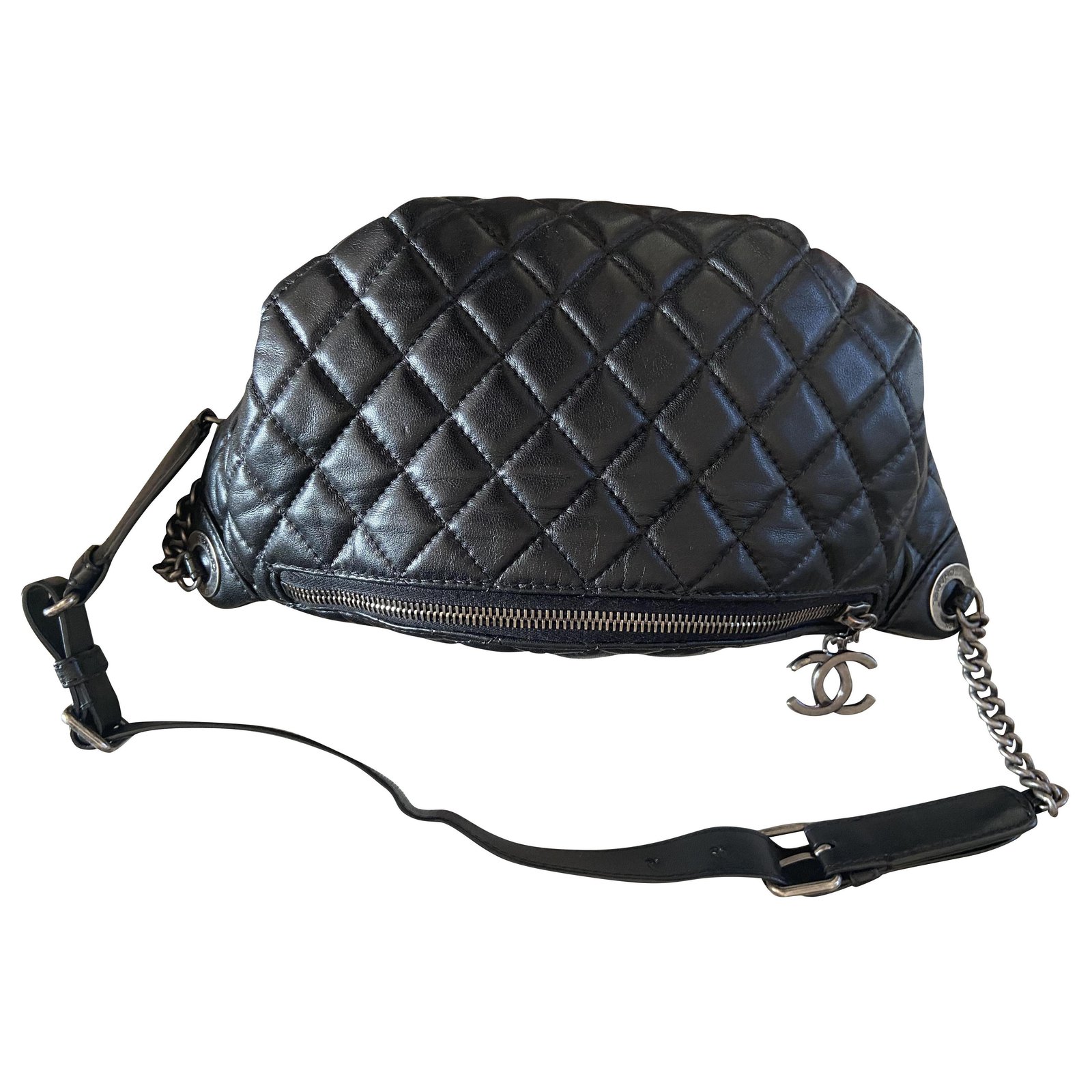 Chanel Waist bag / bum bag / belt bag Black Leather ref.221296 - Joli Closet