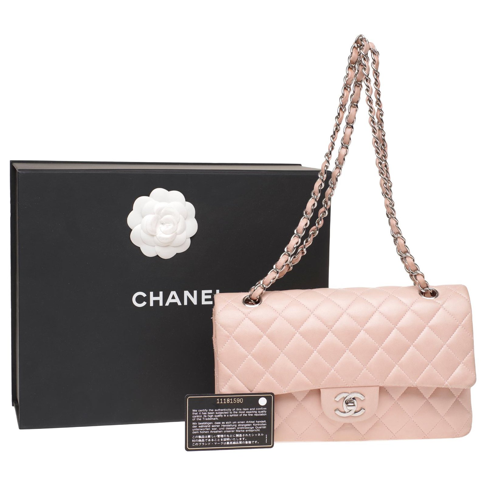 Superb Chanel Timeless medium bag (25cm) in pink quilted leather, Garniture  en métal argenté, In very beautiful condition! ref.221334 - Joli Closet