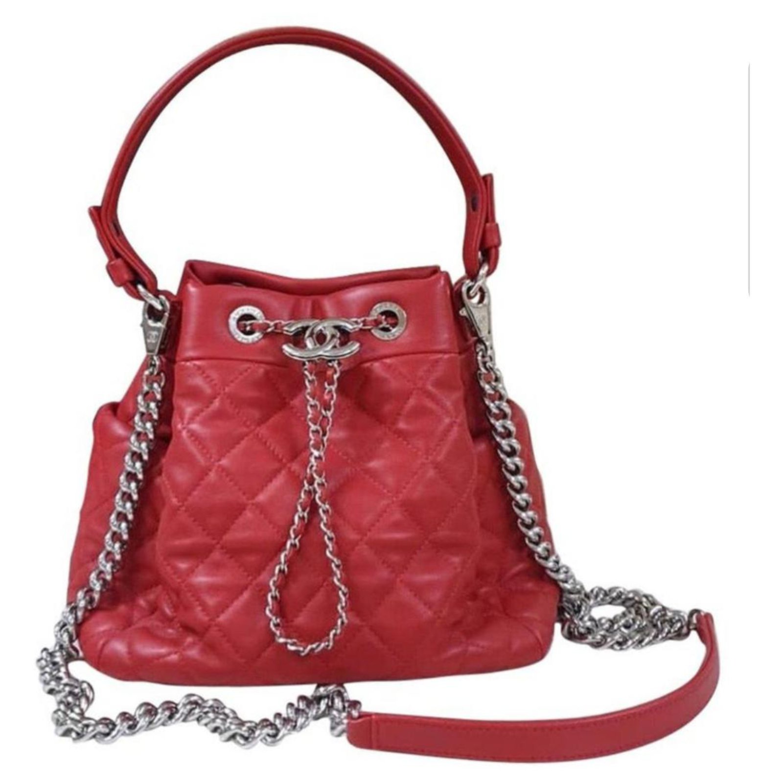 Chanel Red Drawstring Bucket Bag Shoulder Handbag Quilted Leather  ref.222044 - Joli Closet